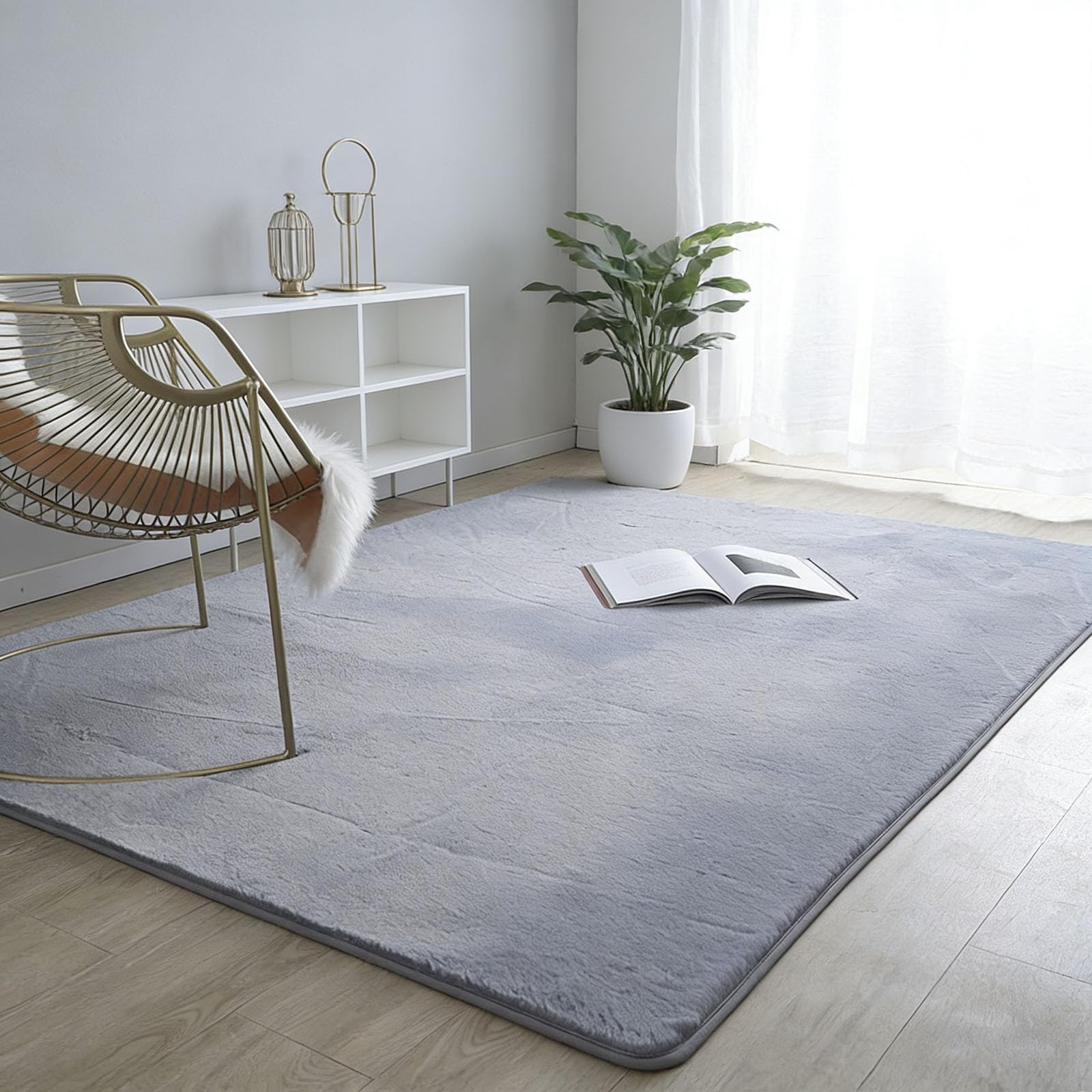 Tapis fausse fourrure antidérapant gris pour sol glissant