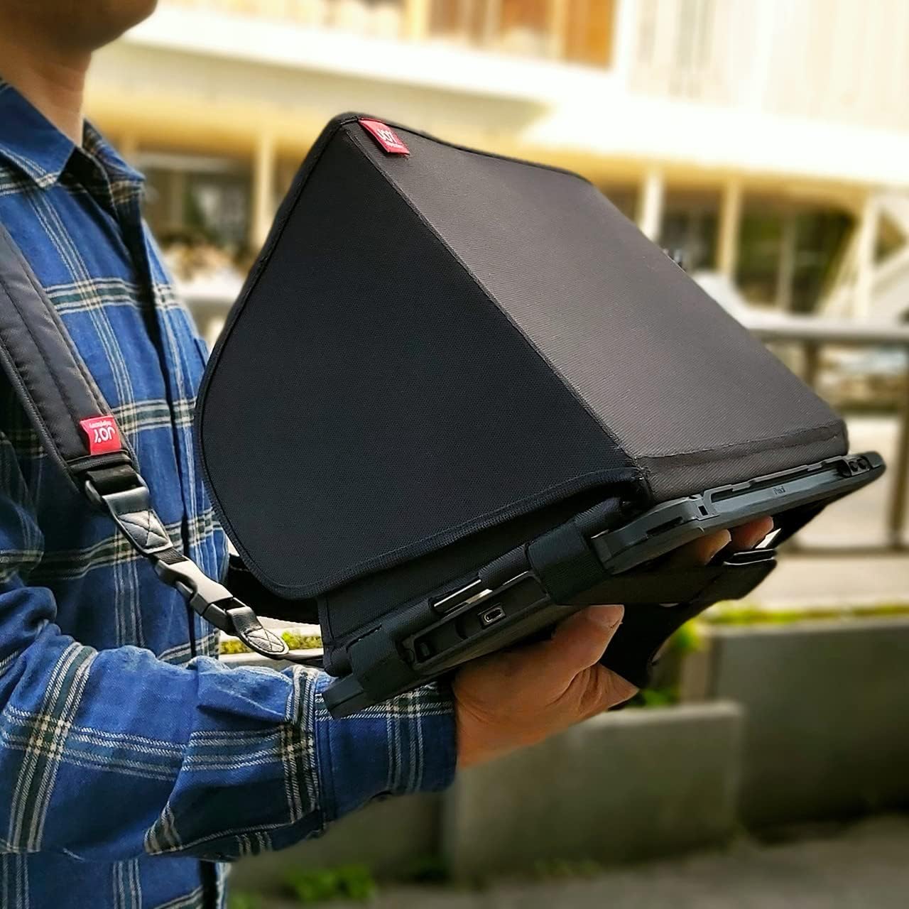 aXtion Collapsible Sun Visor for 10-inch Cases