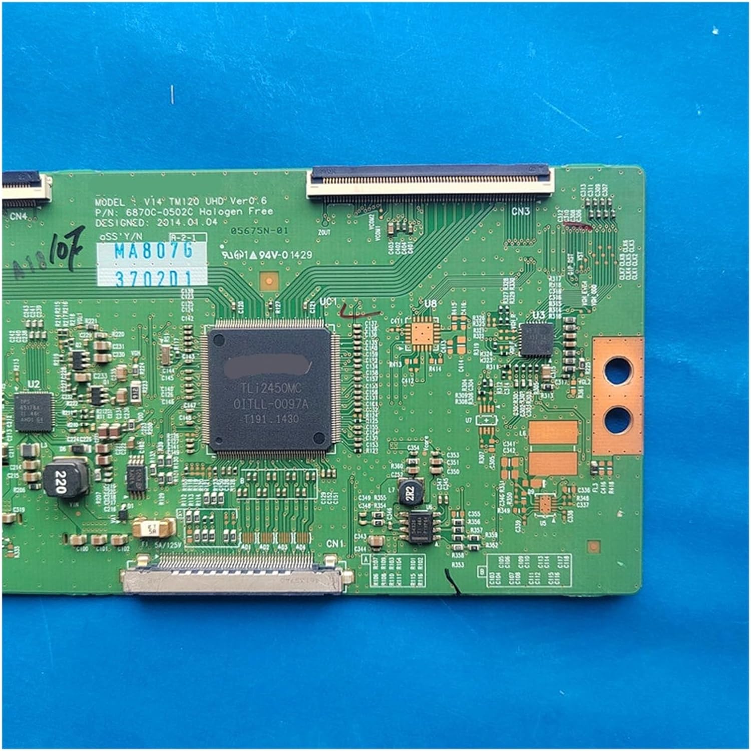 Доња страна view of the T-CON board