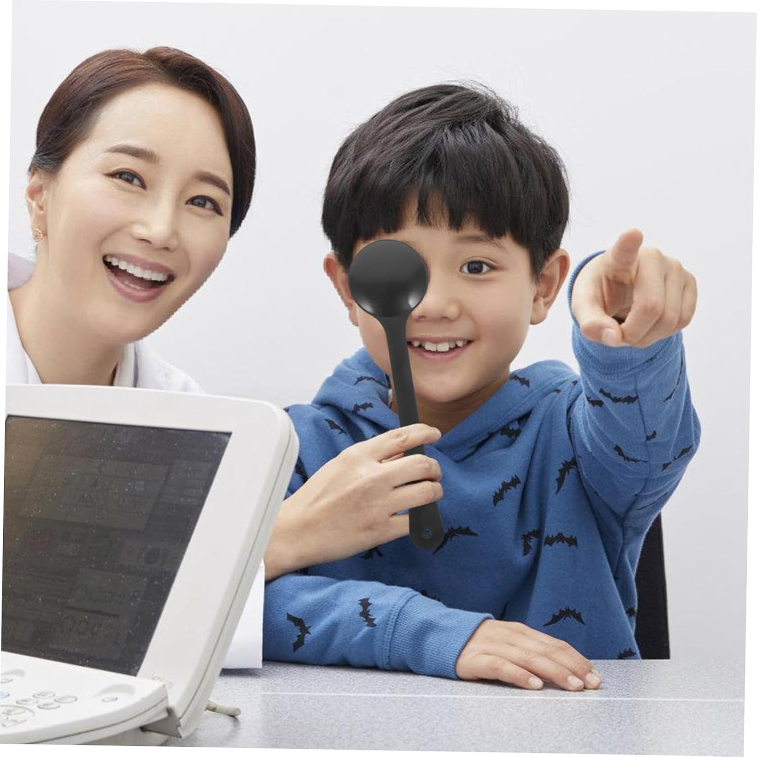 1set Double-Sided Snellen Eye Chart and Handheld Eye Occluder for Schools and Use