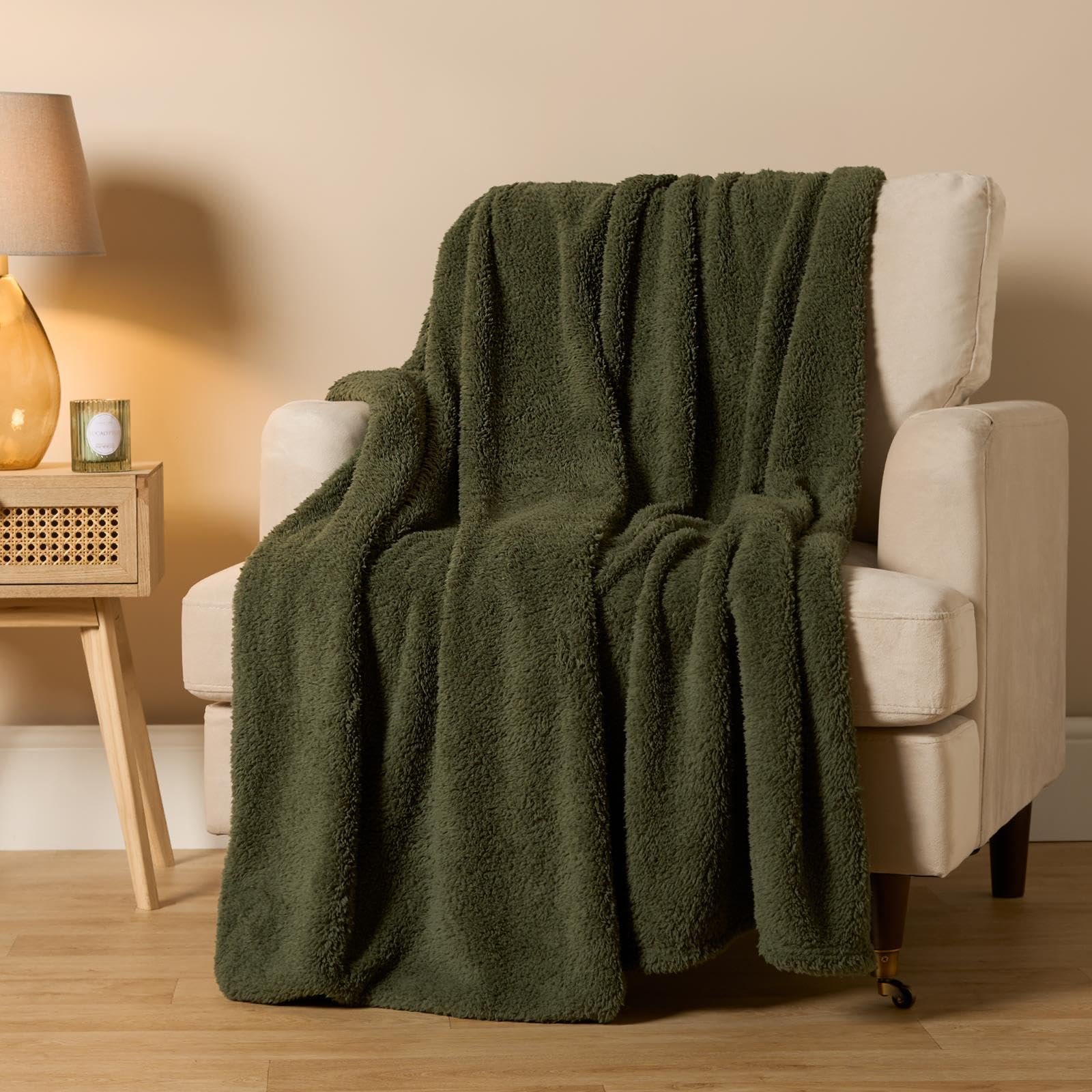 Brentfords Woodland Green Fluffy Christmas Green Throw, Thick Warm Blanket For Winter Throw Ultra Soft Cosy Comfy Fleece Blanket Over Bed Sofa Couch Cover - 240 X 200Cm