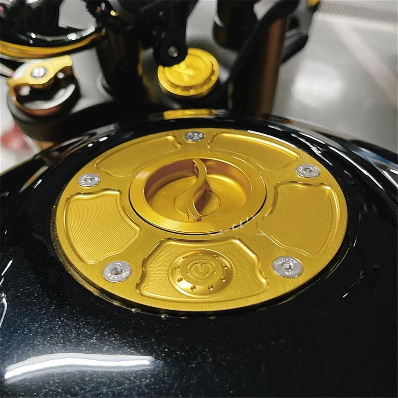 Pasuje do Kawasaki Z900RS/CAFE 2018-2023 aluminiowa wtyczka zbiornika szybka akcja pokrywa wlewu paliwa
