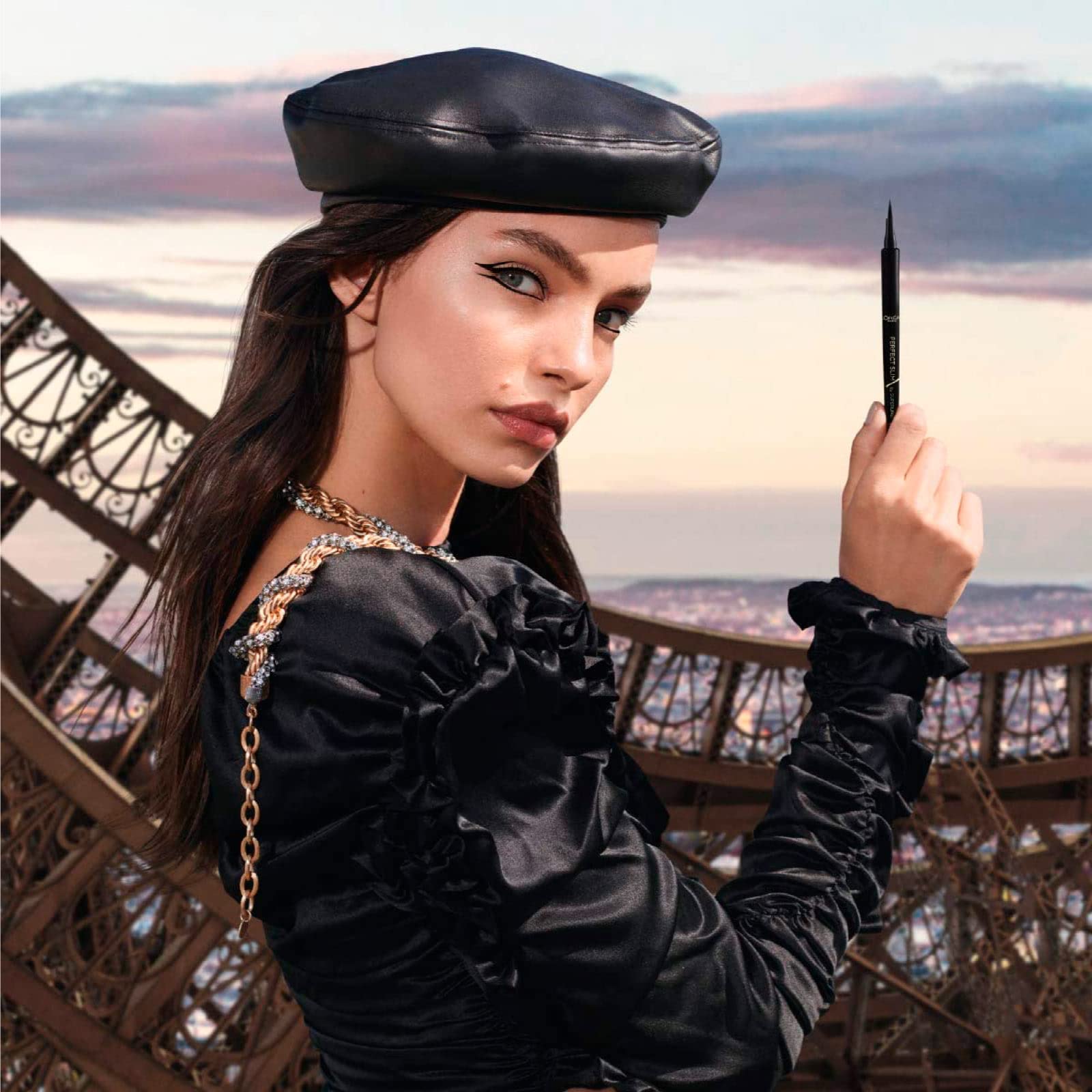 L'Oréal Paris Perfect Slim Superliner Eyeliner Penna Waterproof a Lunga Tenuta con Punta Ultra Sottile Applicazione Facile Linee Precise Tratto Leggero Modulabile Colore 01 Intense Black - 2 Cosmetici