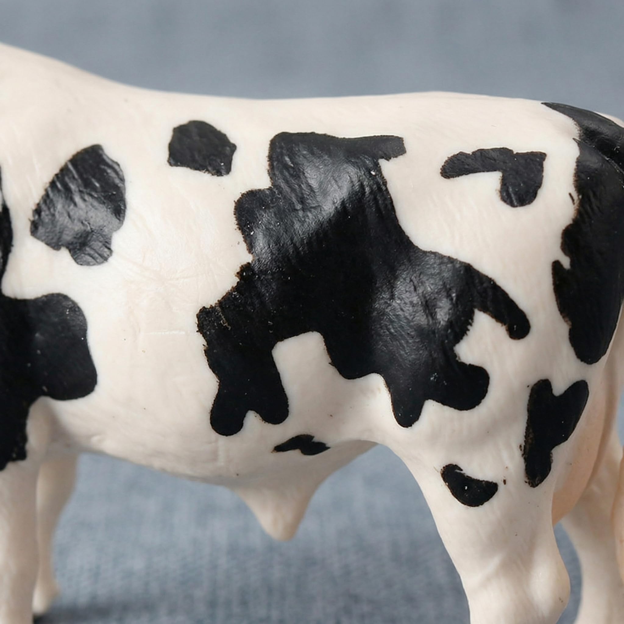 Toddmomy Holstein Bull Figurine, Realistic Holstein Cow Farm Animal Model Toy for Home Desktop Farmhouse Office Decor - Image 3