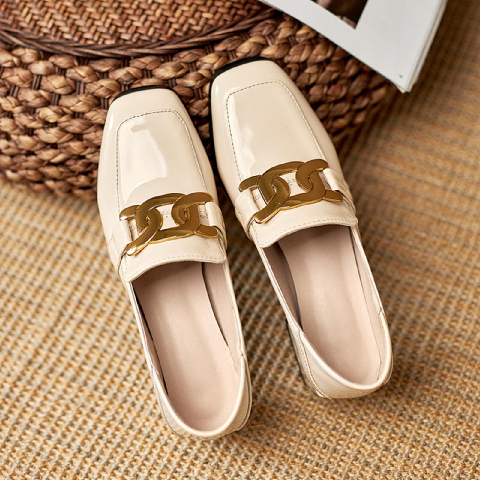 Zapatos de tacón de bloque para mujer, tacón de 5 cm, tapa cuadrada de charol con decoración de metal, cómodos para todo el día