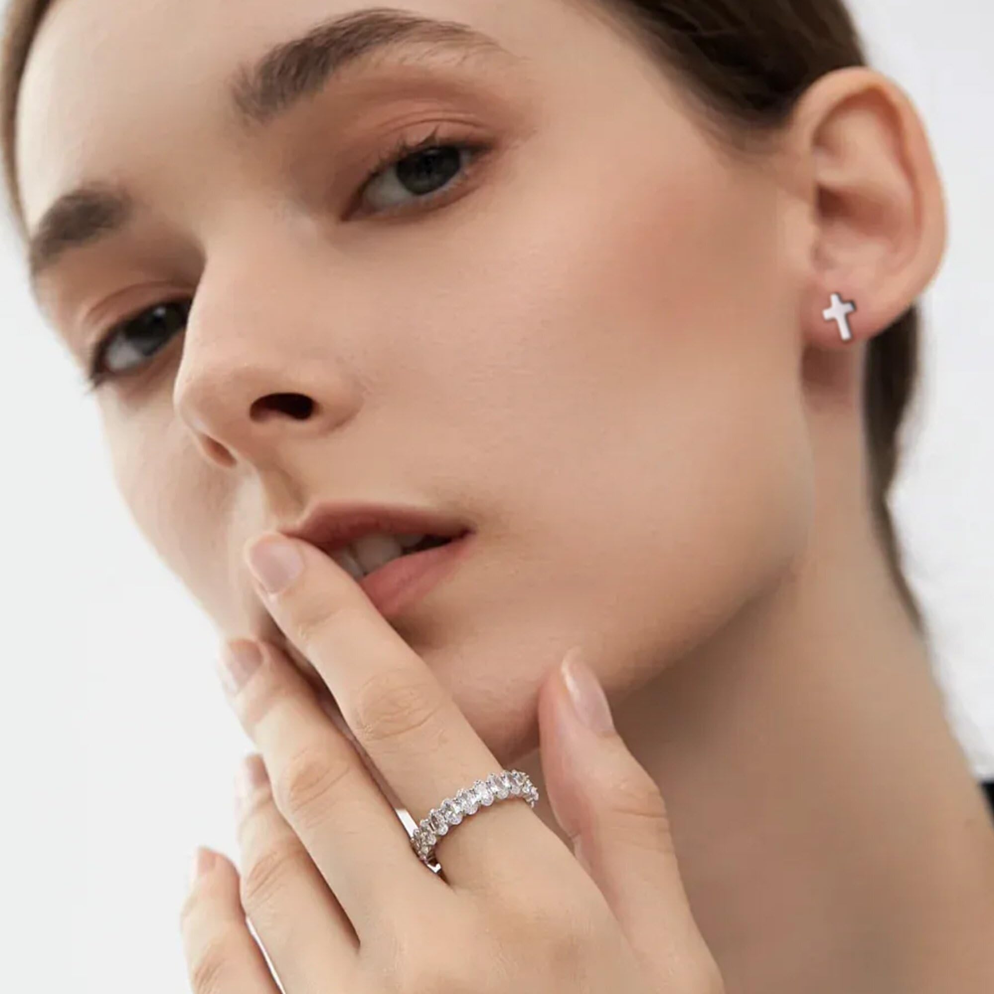 FACOKO Orecchini a lobo da donna in titanio con fondo piatto ipoallergenici, adatti a uomo e donna 5 mm rotondi cavi/croce/fulmine