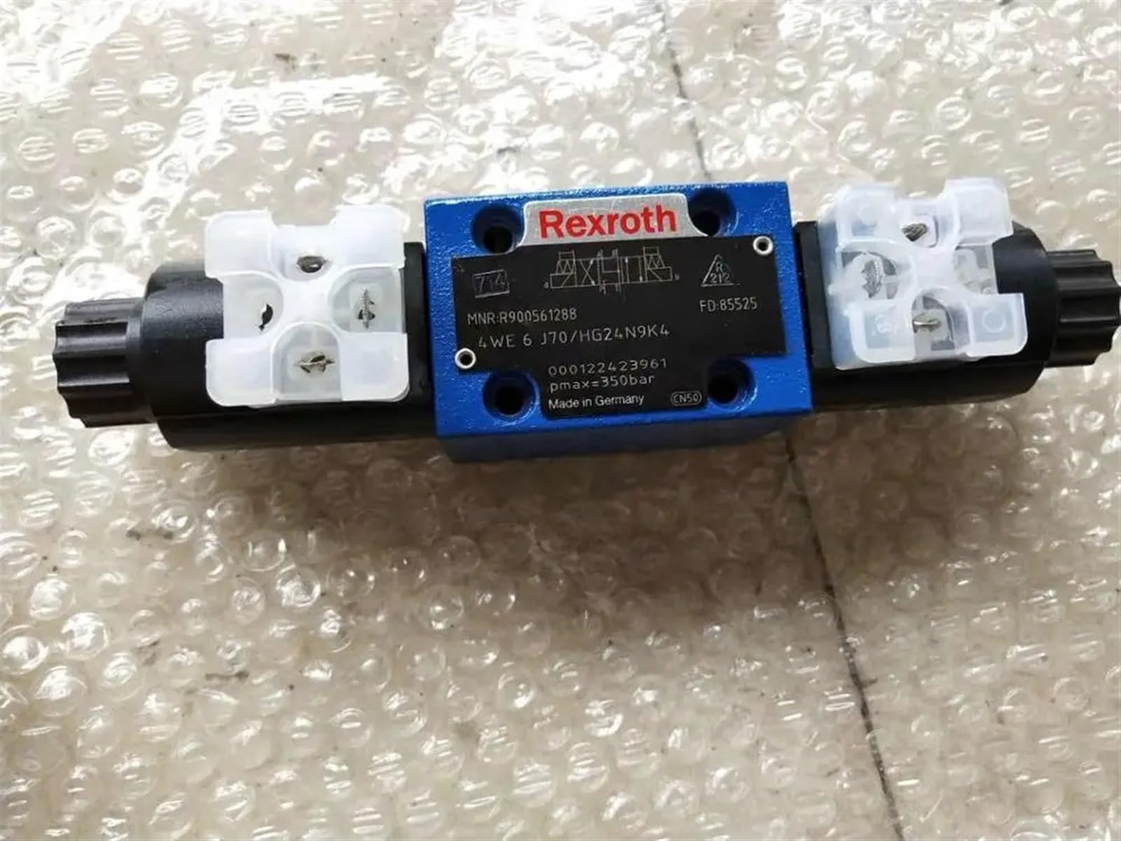 COSZWQDP Solenoid Valve 4WE6J70/HG24N9K4 pmax=350bar 4WE 6 J70/HG24N9K4 MNR: R901089241