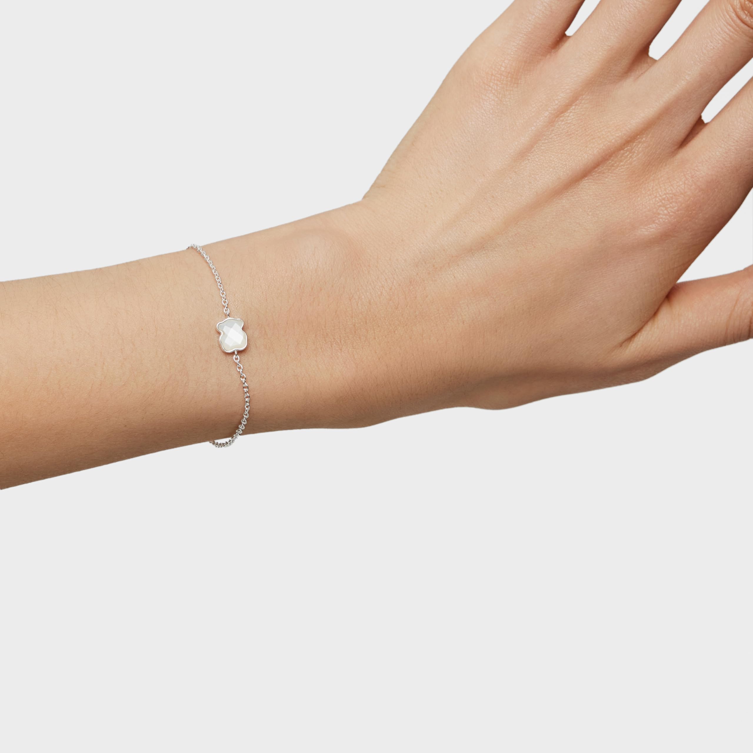 TOUS Pulsera de Plata de Primera Ley para Mujer con Motivo de Oso con Nácar, 17,5 cm de Largo, Elegante y Clásica, Colección TOUS Color