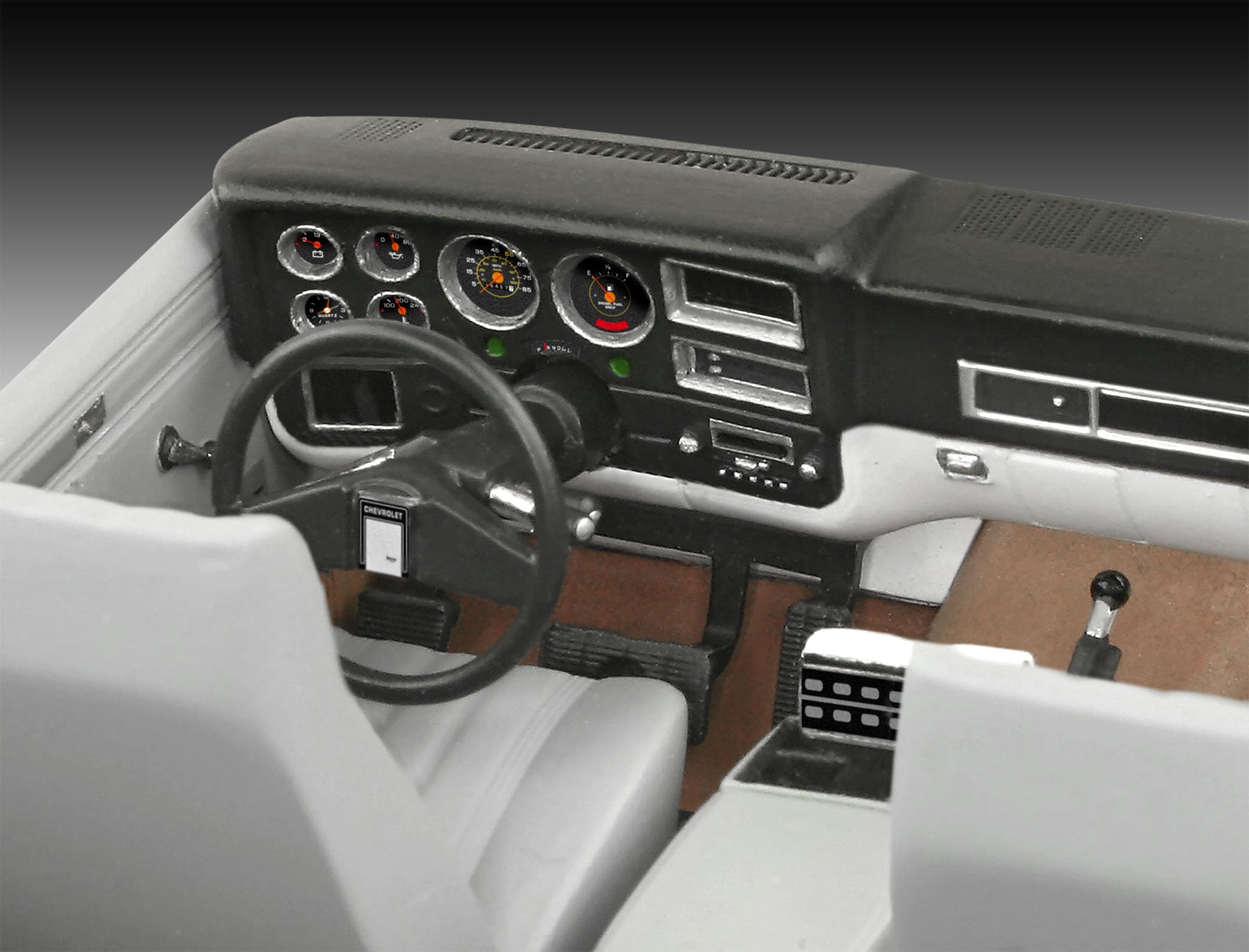 Revell Model Set 67724 1985 Chevrolet K5 Blazer: Stranger Things 1:25 Scale Unbuilt/Unpainted Plastic Model Kit With Accessories - Image 4