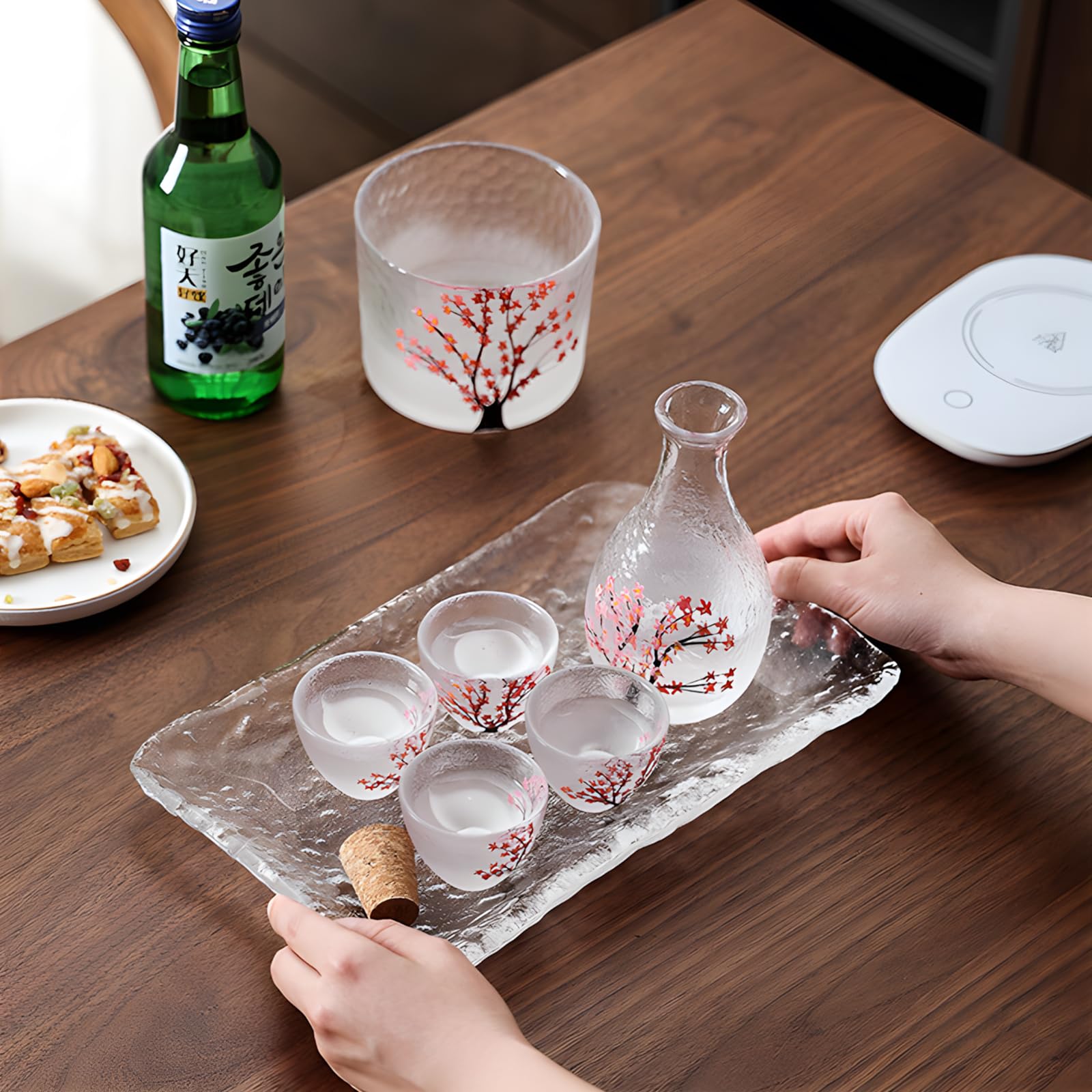 Nimblyne Lot de 6 sakés japonais : 1 bouteille de saké, 1 récipient à saké et 4 gobelets à saké en verre fait à la main avec des fleurs de cerisier rose