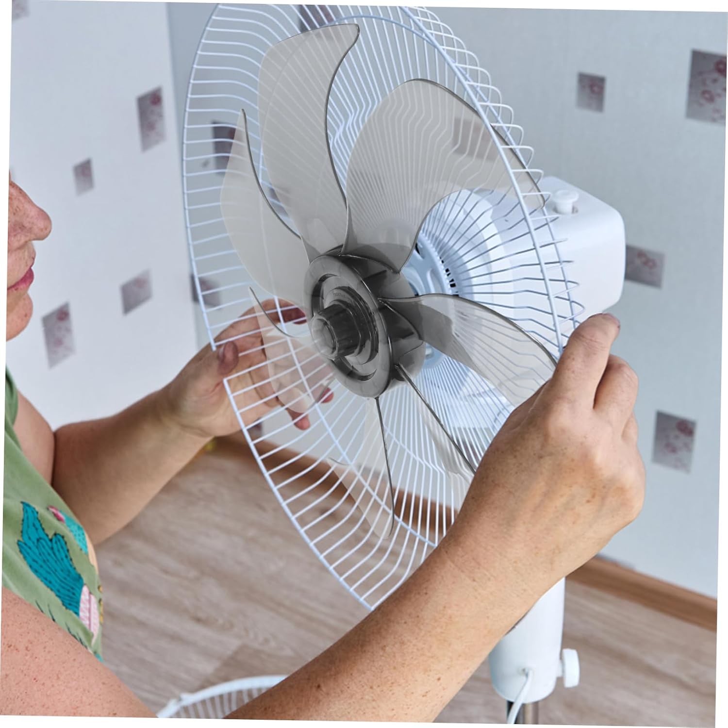 4pcs Electric Fan Blades Transparent Replacement Blades for Standing and Table Fans High Performance and Easy to Install for Restoring Cooling Efficiency