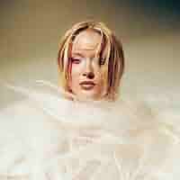 ザララーソン直筆サイン入り超大型写真…Zara Larsson Amazon.co.jp: ザラ ラーソン直筆サイン入り超大型写真…女性