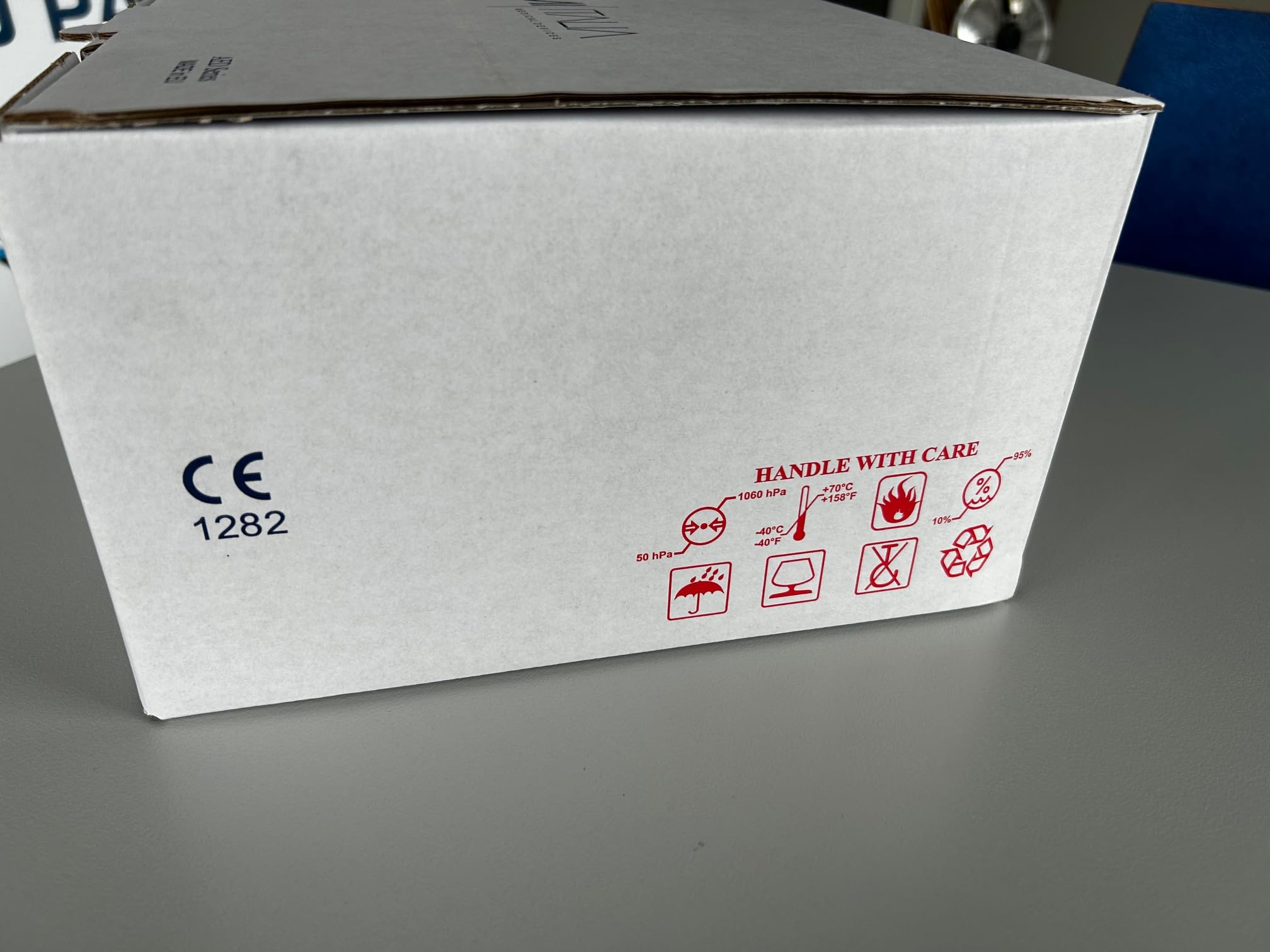 SET AED Defibrillator SMARTY SAVER, vollautom. Auslösung, Umschalter Erwachsene-Kinder, Kombi-Elektroden, ABS-Wandkasten und AED-Standortwinkel