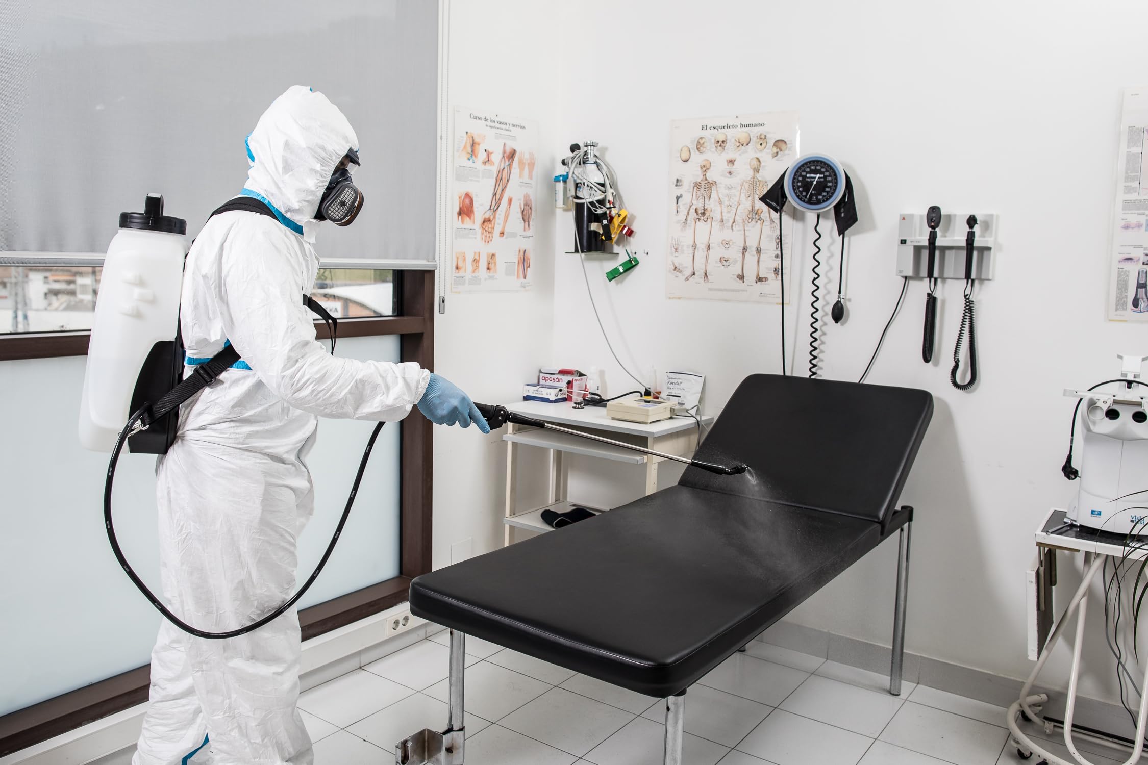 ｉＫ Spruzzatore Elettrico Professionale IK e 15 BS - capacità 15L - Zaino con Batteria 18V - Copertura Assoluta - Ideale per disinfestazione, Pulizia e disinfezione - Prodotto in Europa