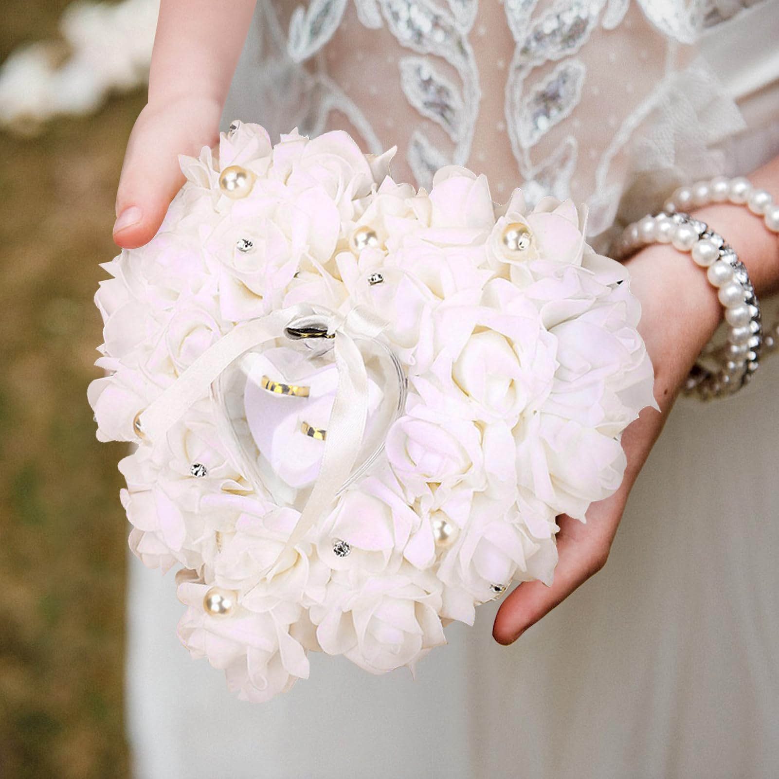 mimzemamz Cuscino Fedi Nuziali, Matrimonio Decorazione Cuscino per Fedi Nuziali Bianco Cuscino Portafedi 20x20cm Porta Fedi con Nastro e Perle Artificiali per Matrimoni (Cuscino Fedi 1
