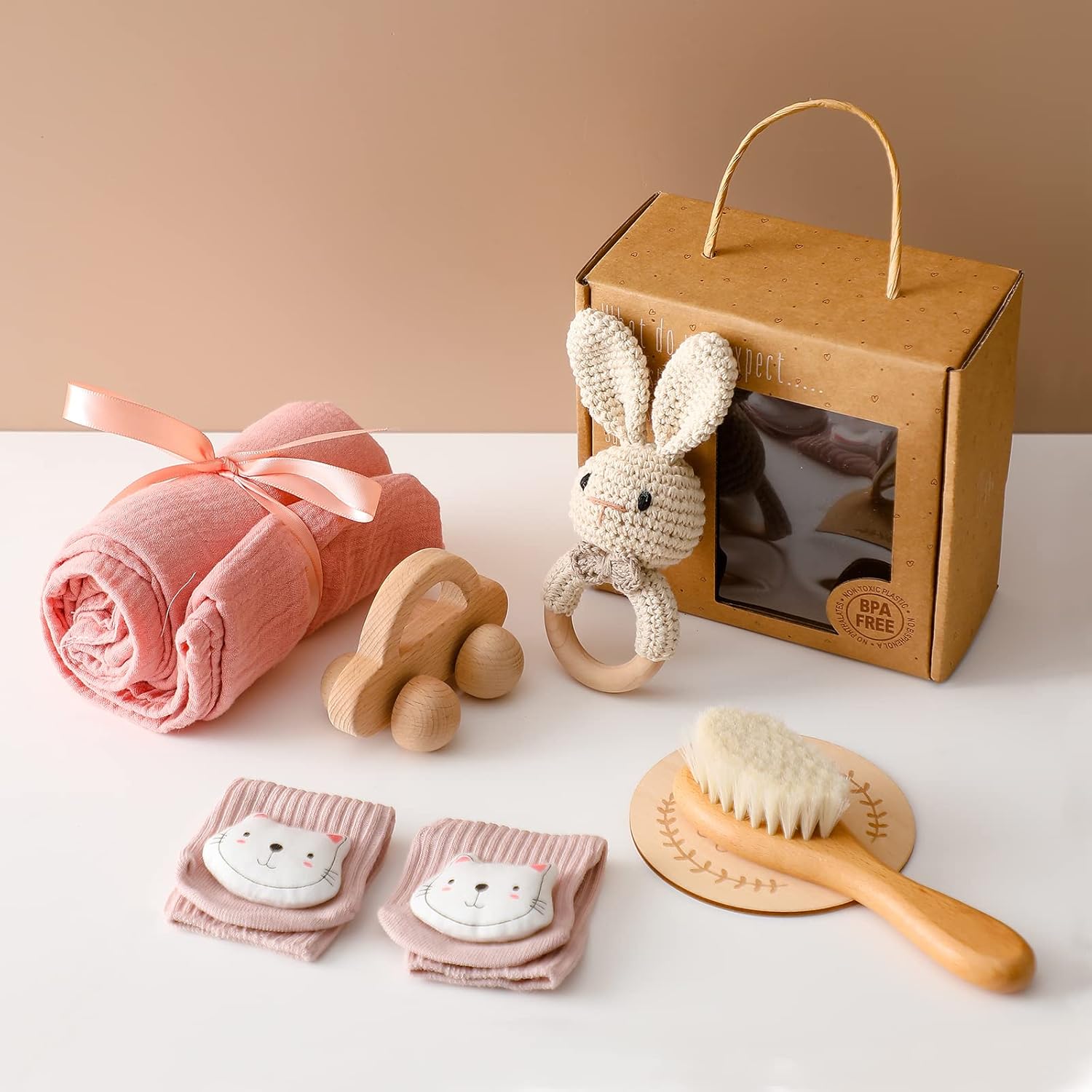Cesta de regalo para beb&eacute;s reci&eacute;n nacidos, regalos de ducha para ni&ntilde;os y ni&ntilde;as con sonajeros de conejo de madera, juego de ba&ntilde;o New Born Essentials de 6 piezas con cepillo para beb&eacute;s, manta y tarjetas de hiel