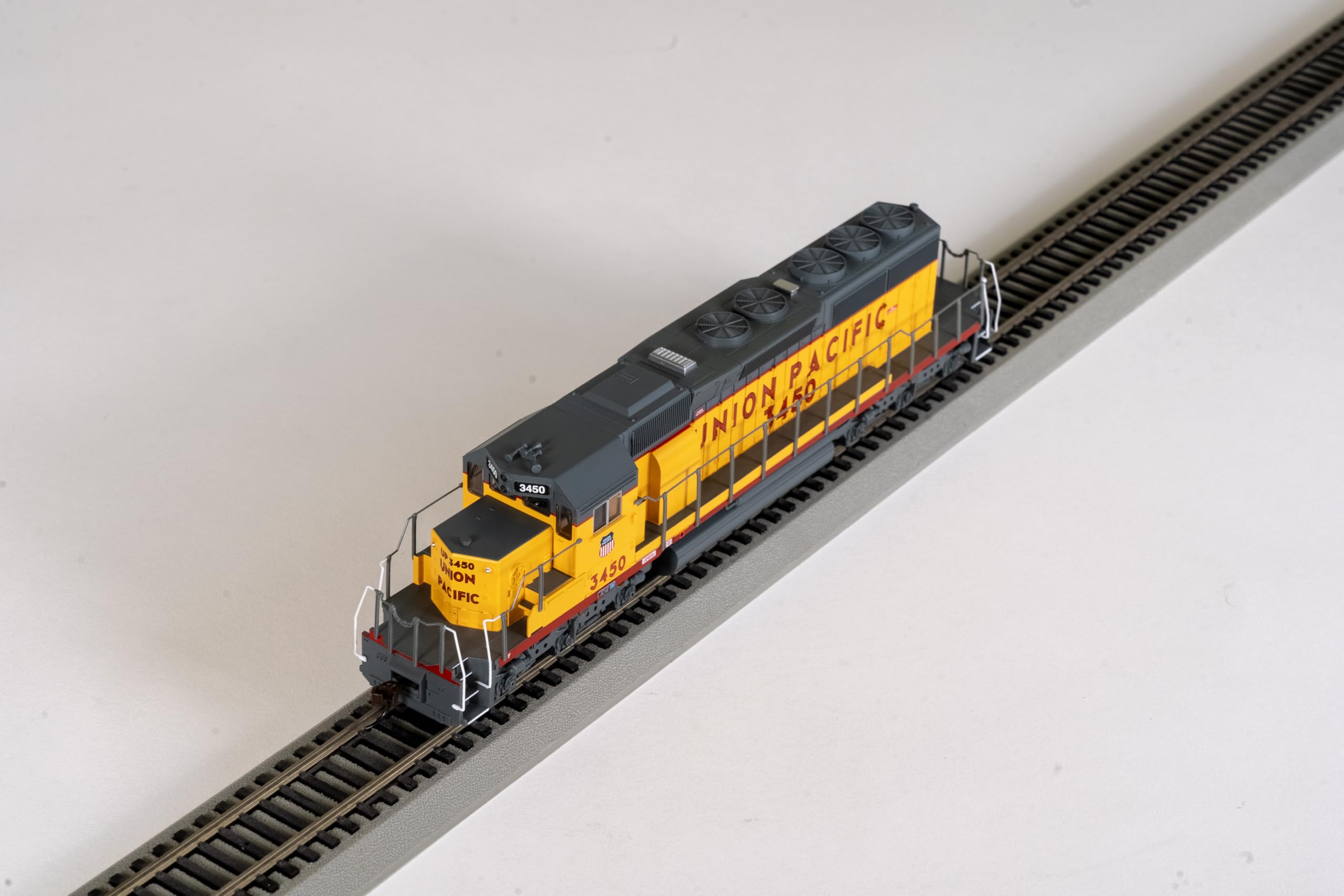 Bachmann Industries Union Pacific #3450 Diesel Locomotive Train