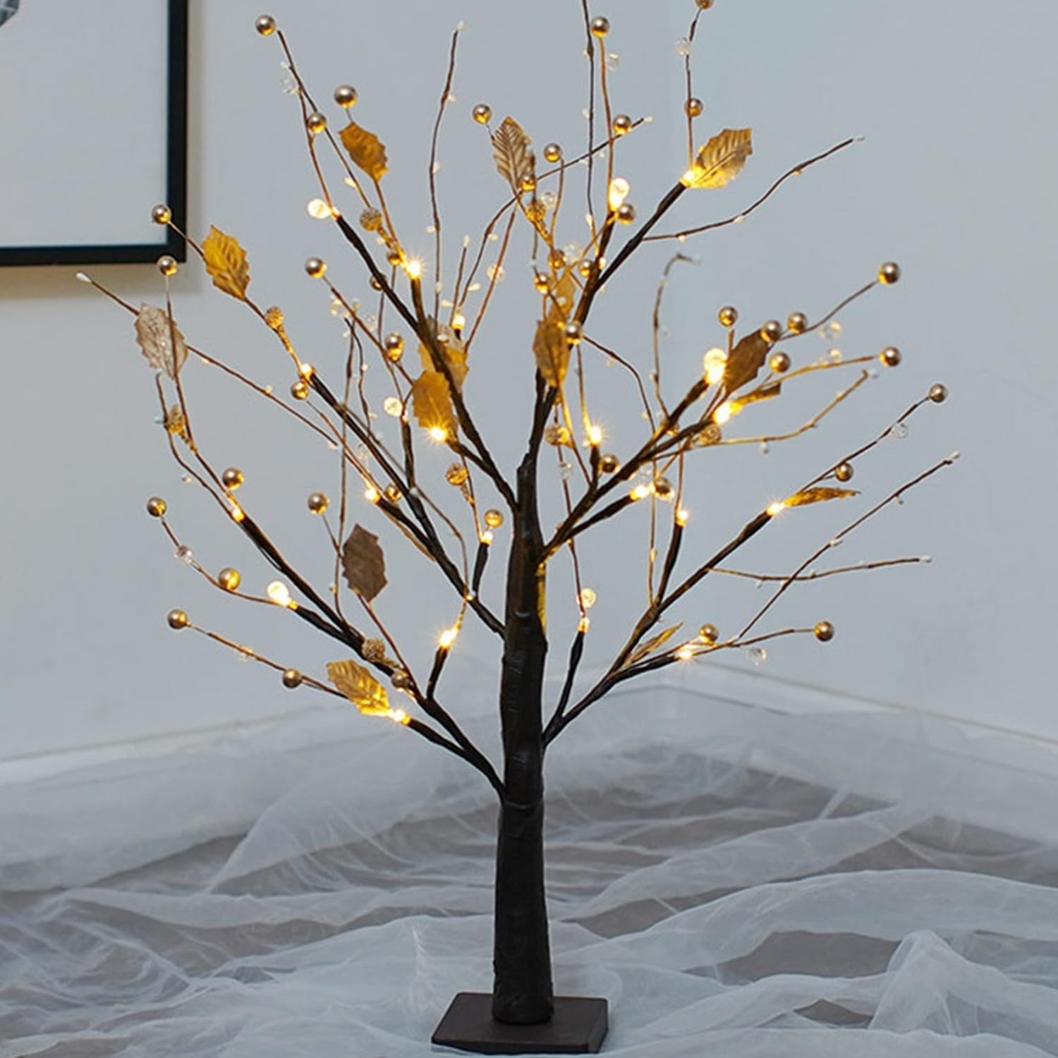 Albero di Natale Artificiale Illuminato da Tavolo con Luci LED, Albero di Natale da Interno a Batteria con Decorazioni Luminose in Oro, Novità Lampada da Notte per Feste, 55 cm