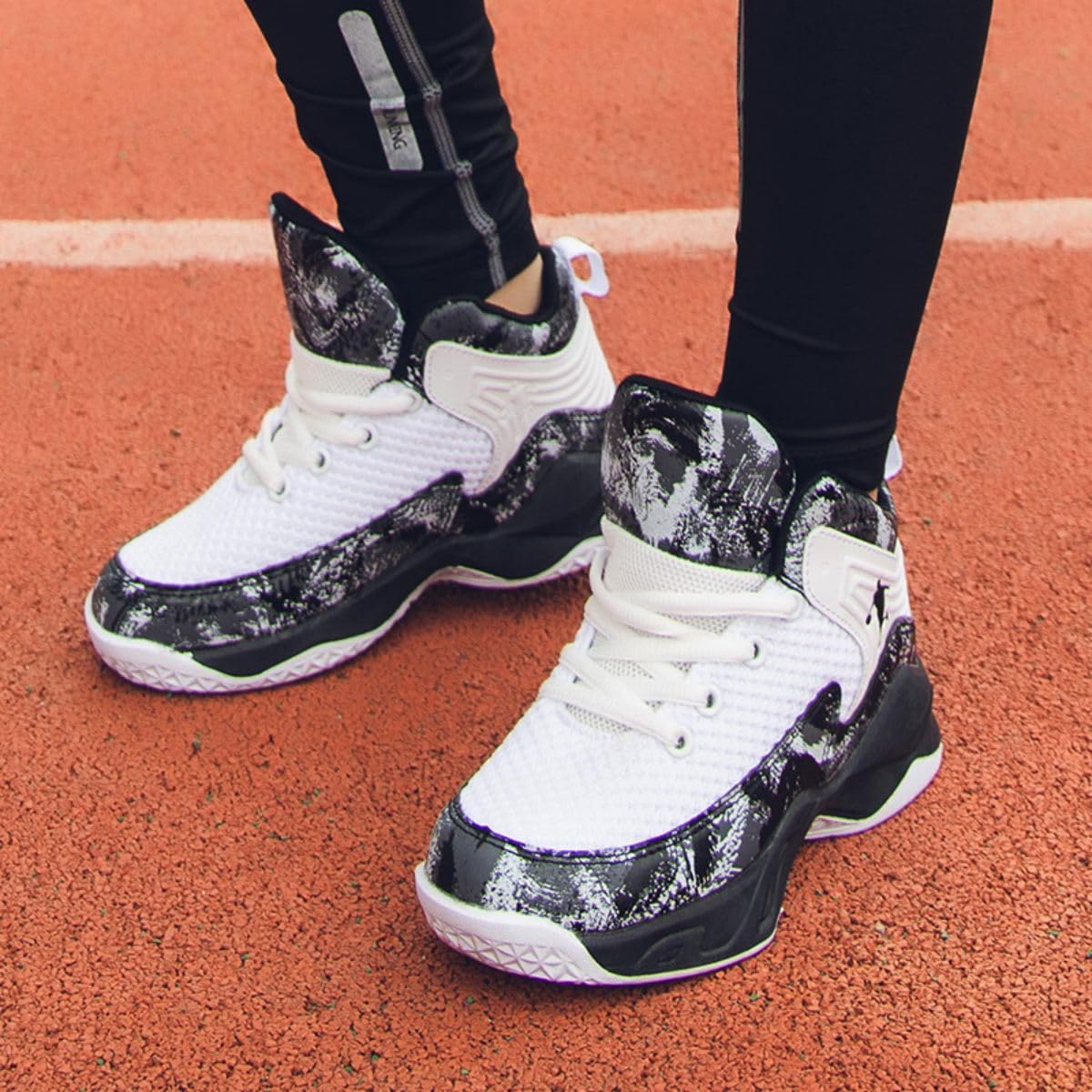 Zapatos de Baloncesto para Niños Zapatos de Baloncesto para Niños Cerrar Zapatillas