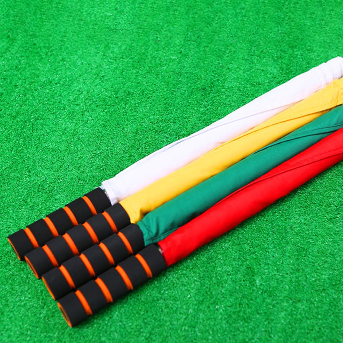 Amosfun Drapeaux D’arbitre de Football 4 Pcs en Tissu Imperméable Tiges en Acier Inoxydable Antirouille et Poignées en Mousse Confortables – Drapeaux de Signalisation Portatifs pour