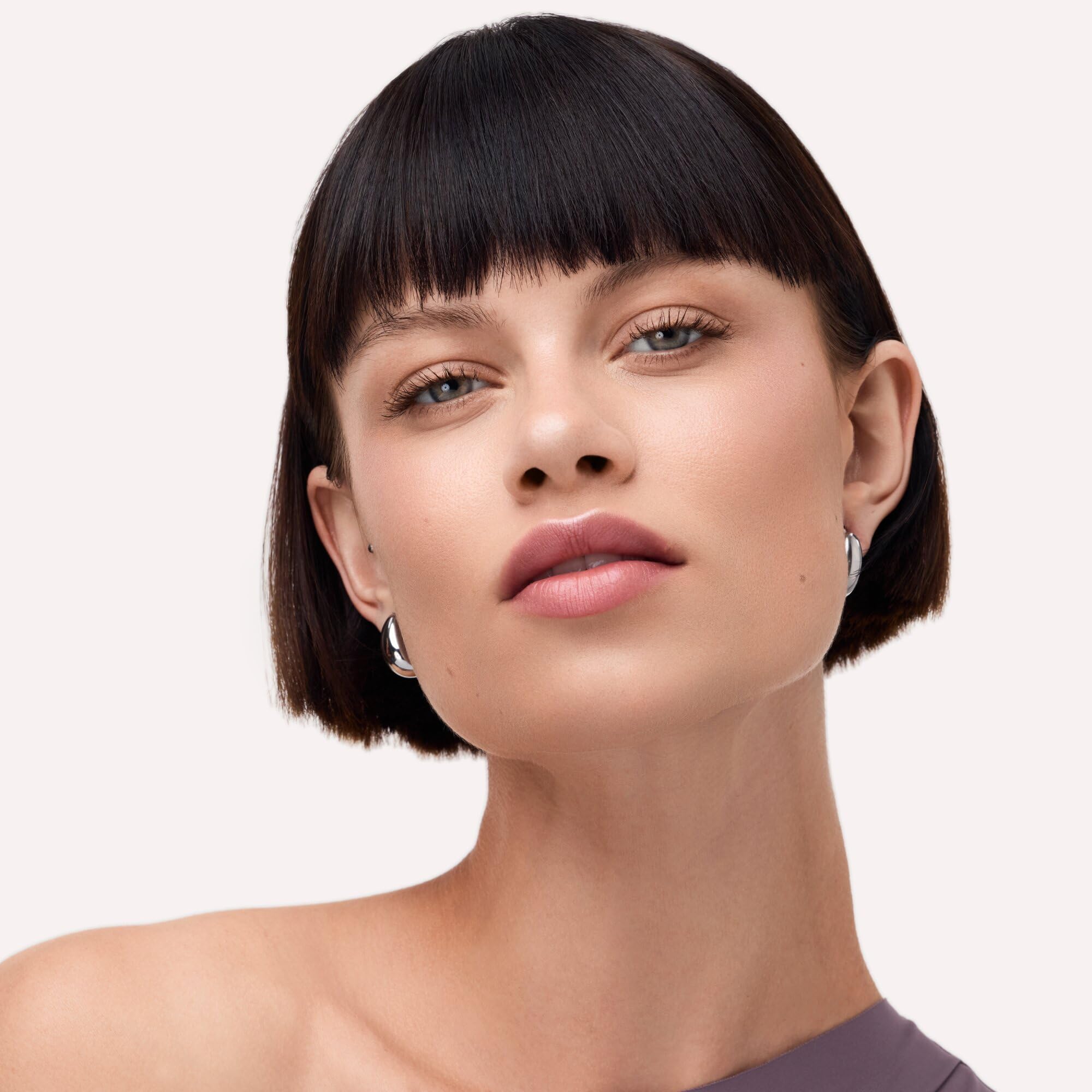 Catrice Rozświetlacz do twarzy Aura Glam, natychmiastowy wynik, świetlisty, mieniący się (4.5g)