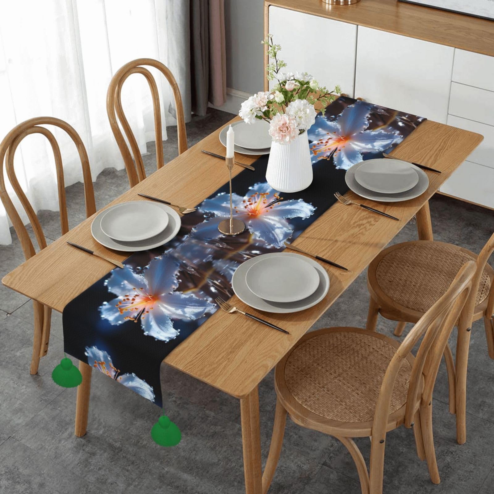 Chemin de table imprimé floral bleu pour protéger et embellir une table basse ou salle à manger