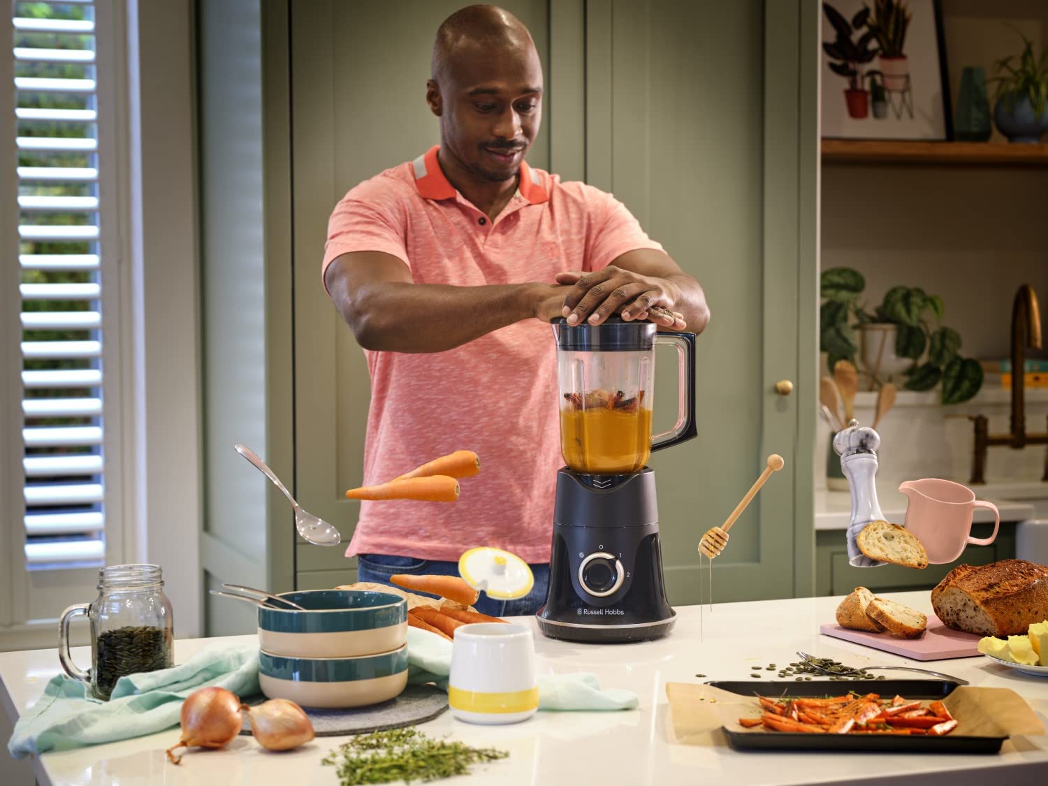 Russell Hobbs 26710-56 Batidora de Vaso Blade Boost, Tecnología Blade Boost, Jarra de 1,5L, Cuchilla Acero Inoxidable 4 Puntas, 2 Velocidades, Función Pulse, Negro