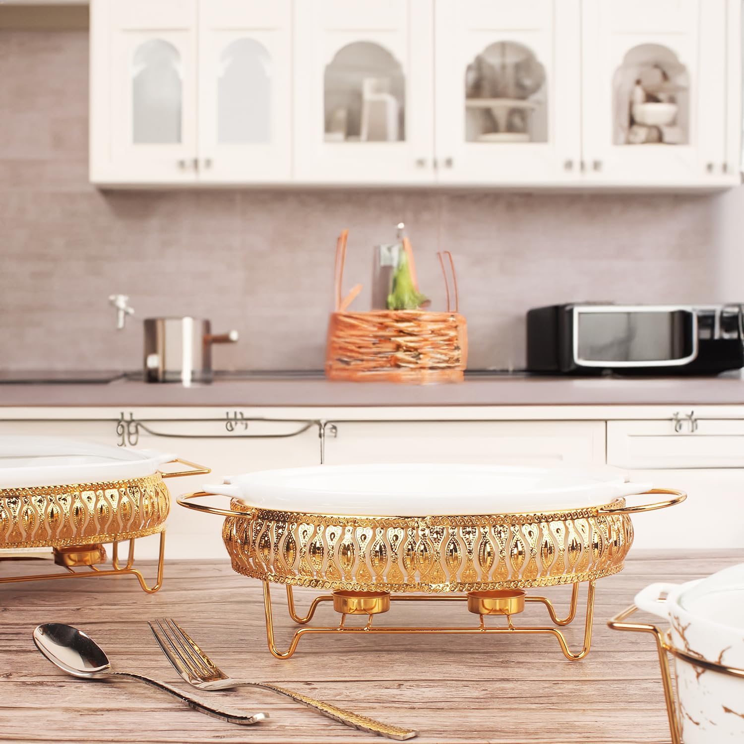 11" x 7" Ceramic Oval Casserole Dish with Glass Lid and Gold rack, 1.3 Quart White Serving Soup Tureen,Chafing Dish for Buffet, Family Food preserve Tray, Catering Casserole for Party Style