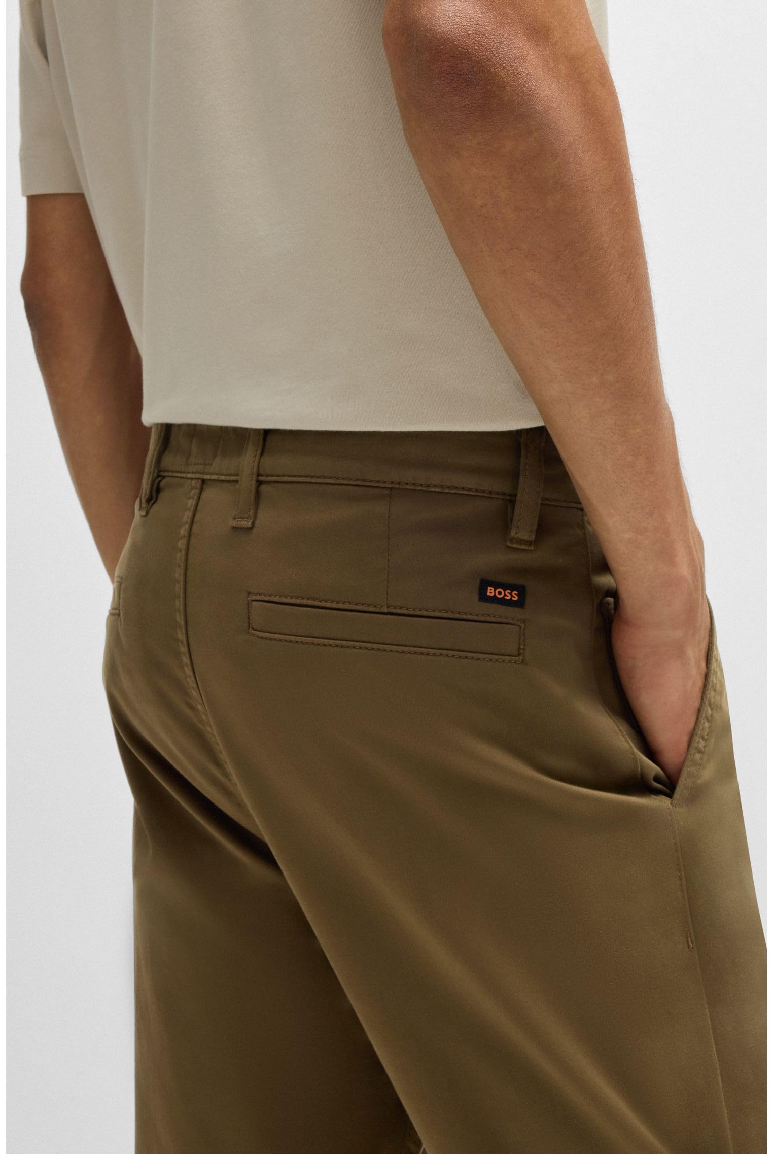 BOSS Herren Chino Tapered Tapered-Fit Chino aus elastischem Baumwoll-Satin