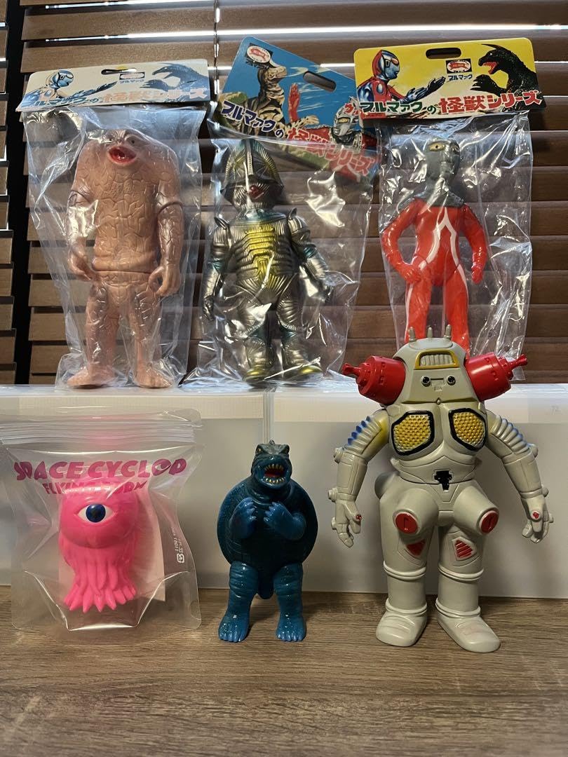 Amazon.co.jp: マルブル復刻ソフビ 5体 スペースサイクロップ ピンク