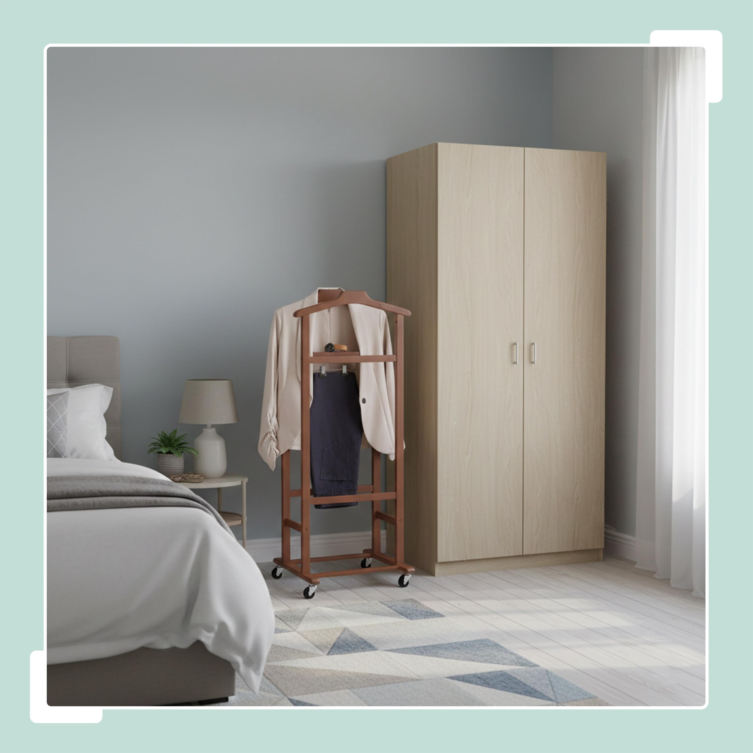 Relaxdays Valet sur roulettes en Bambou Premium, Porte-vêtements Chambre, H 107 x L 47 x P 37 cm, Brun