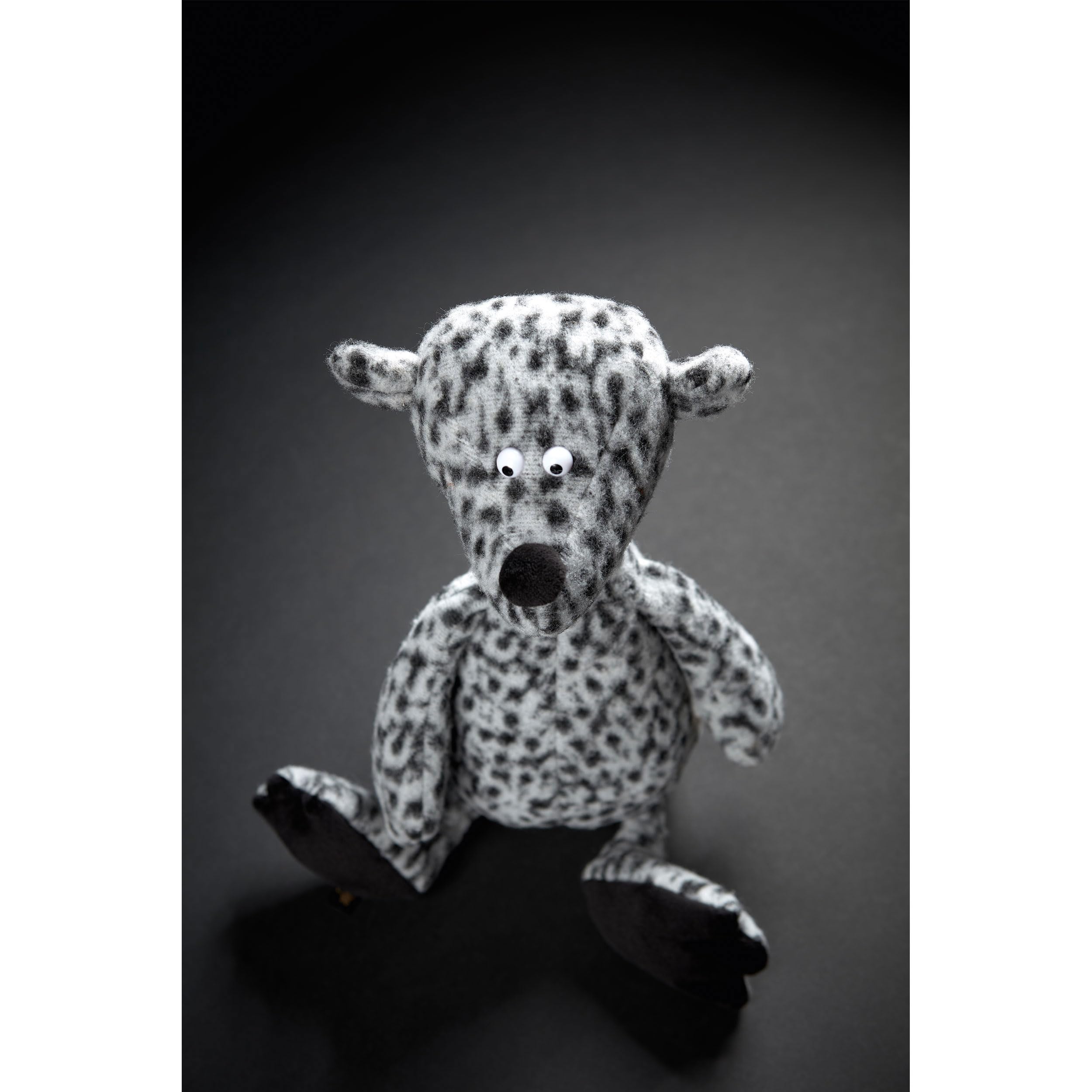 sigikid 39698 Bär ACH Good! Editon 23,BeastsTown Kuscheltier: Sammeln,Schenken,Spielen,Schmusen Kinder Erwachsene von 2-99 Jahren,Grau-gescheckt/Bär,36x13x12cm