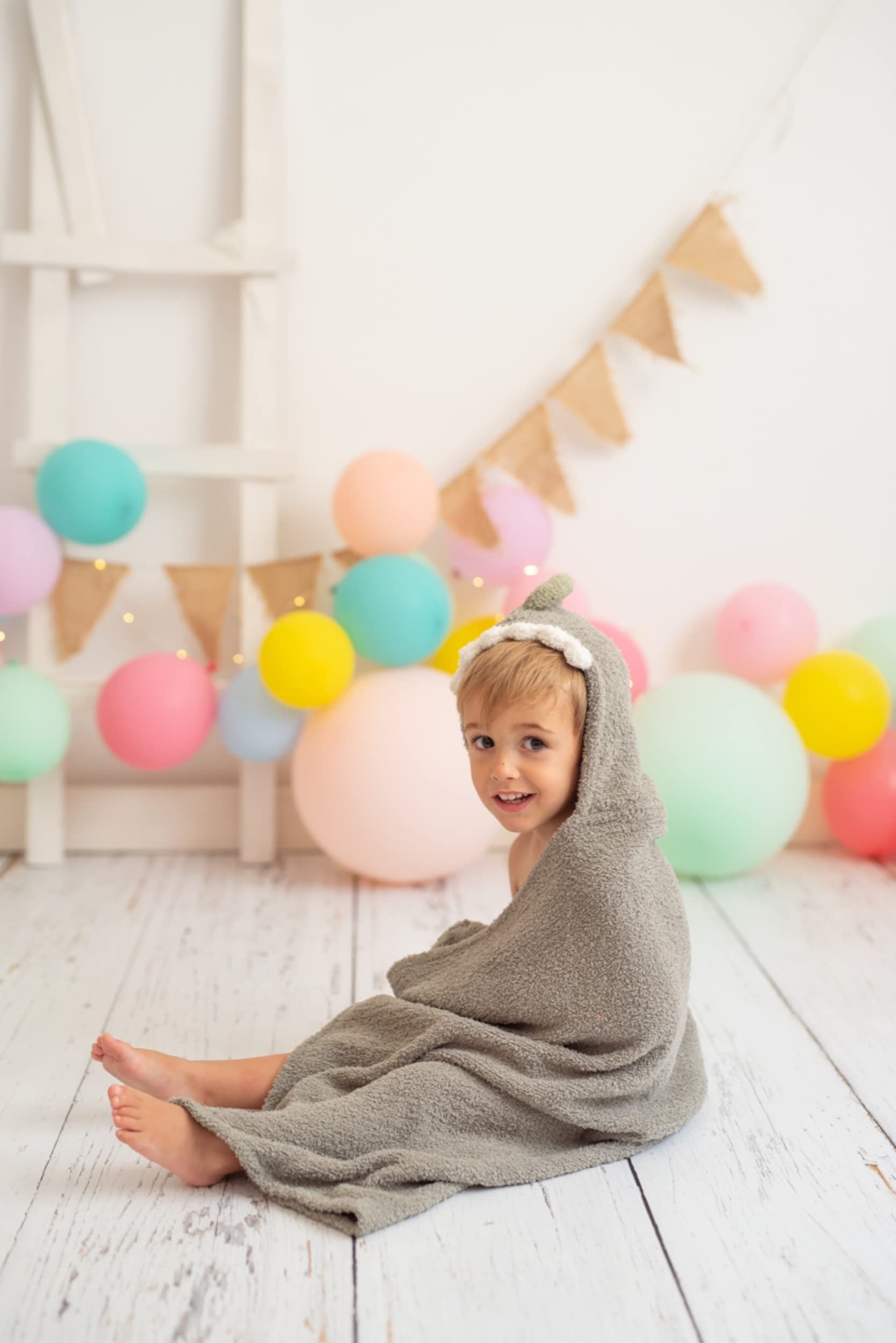 CROCHETTS – Serviette Dino Enfant 148x118 cm Grise | Cape de Bain Dinosaure à Capuche, Douce, absorbante et à séchage Rapide