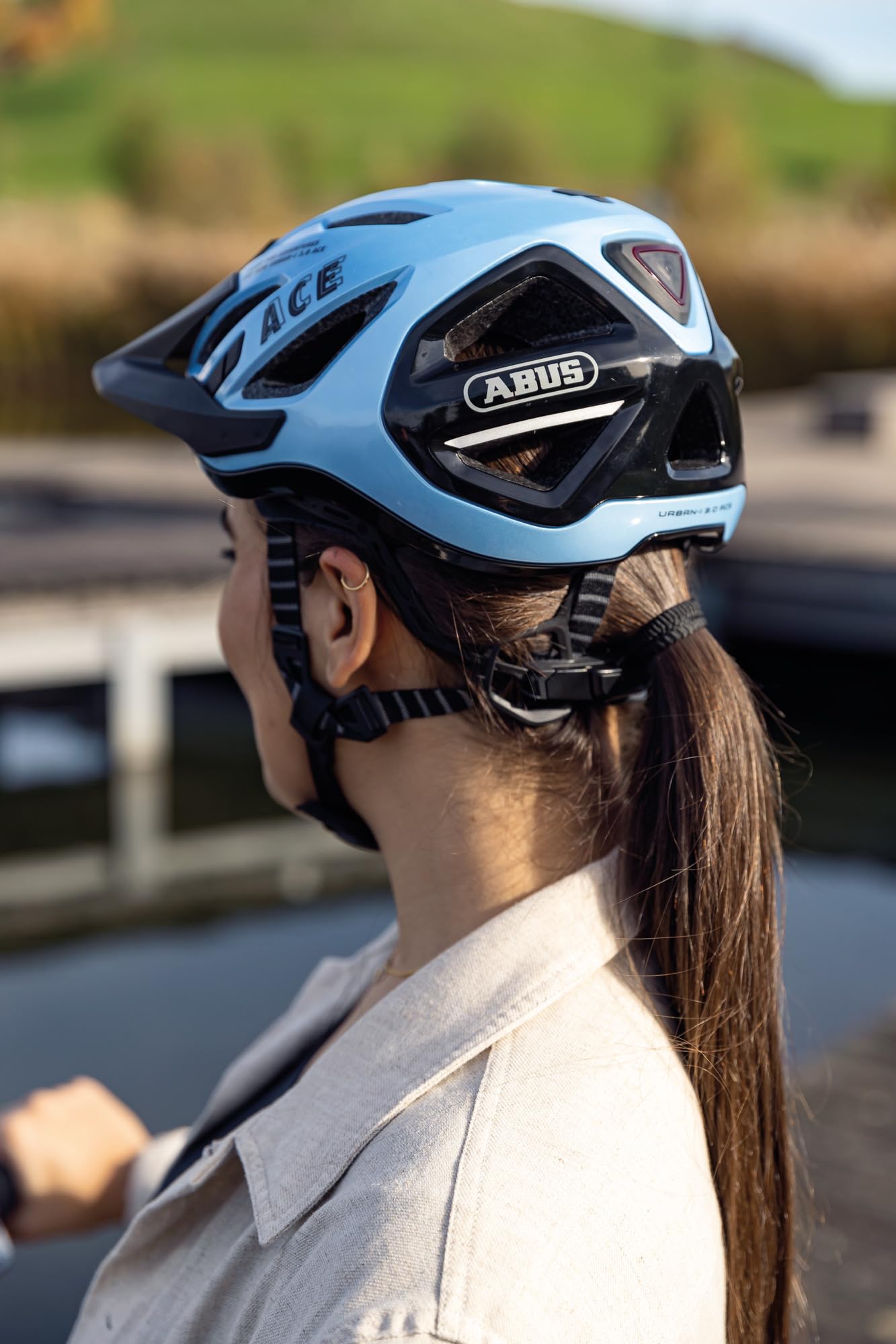 ABUS Urban-I 3.0 ACE City Helmet - Sporty Bike Helmet with LED Rear Light, Extended Peak and Magnetic Fastener - for Men and Women