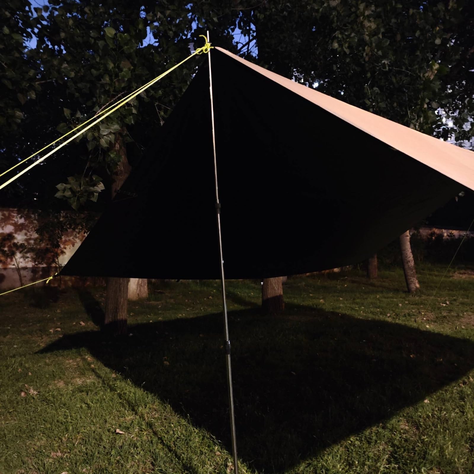Piquet de Tente Ajustable Mât Bâton Réglable Acier Inoxydable Antidérapant Téléscopique avec Verrouillage et Embout Haut Anti-Infiltration pour Abris sous Pluie Camping Randonnée, 3 Mètres