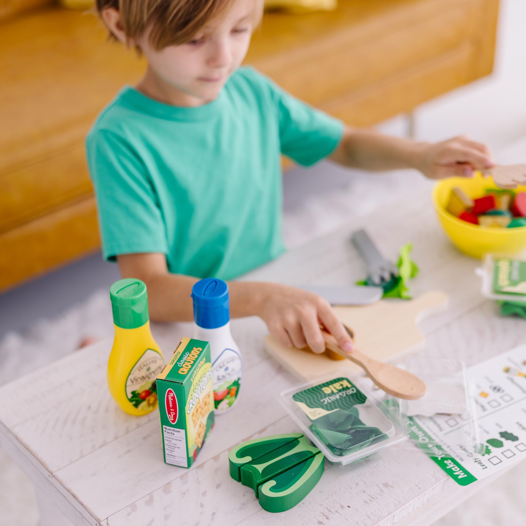 Melissa & Doug Insalata Set da Gioco, Giocattoli in Legno, Gioco di Cibo in Legno, Gioco di Ruolo, Gioco Educativo Montessori, Regalo per Bambini e Bambine di 3+ Anni