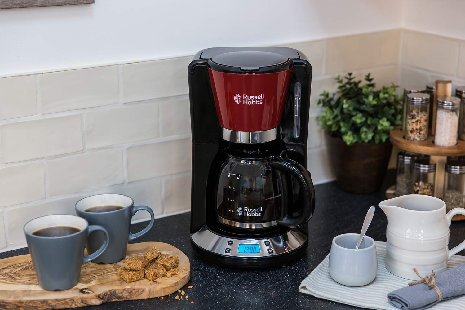Russell Hobbs Cafetière filtre [Programmable, Technologie WhirlTech pour extraction & arôme optimaux] Rouge (10 tasses, verseuse en verre 1,25L, Maintien au chaud, 1100W) Machine à café 24031-56