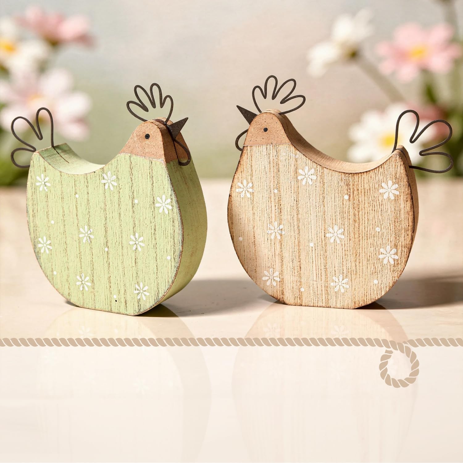 Coppia galline decorative da appoggiare, 2 pezzi: gallina pasquale in legno, decorazione Pasqua rustica, decorazioni primavera naturali, addobbi per la casa, soprammobili verdi, tavola Pasqua, 12,5 cm
