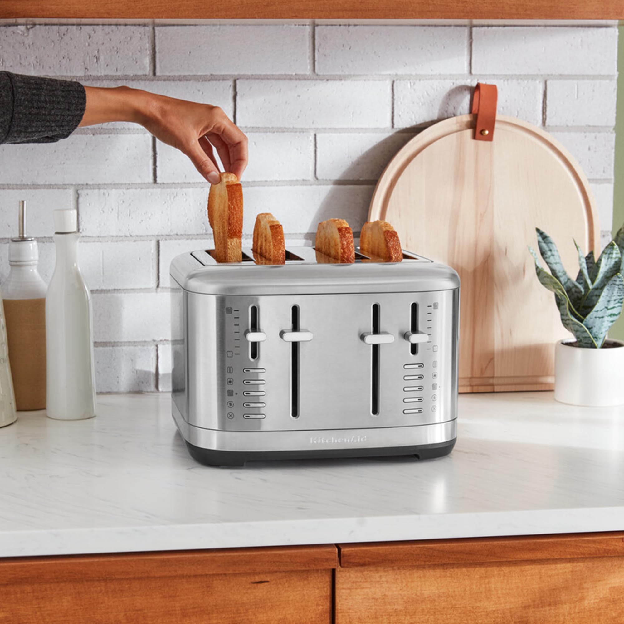 KitchenAid 5KMT4109ESX toster na 4 kromki, obsługa ręczna, 7 poziomów opiekania, bardzo szerokie szczeliny (3,2 cm), w całości metalowa obudowa, funkcja rozmrażania, bajgla i podgrzewania, 1960 W