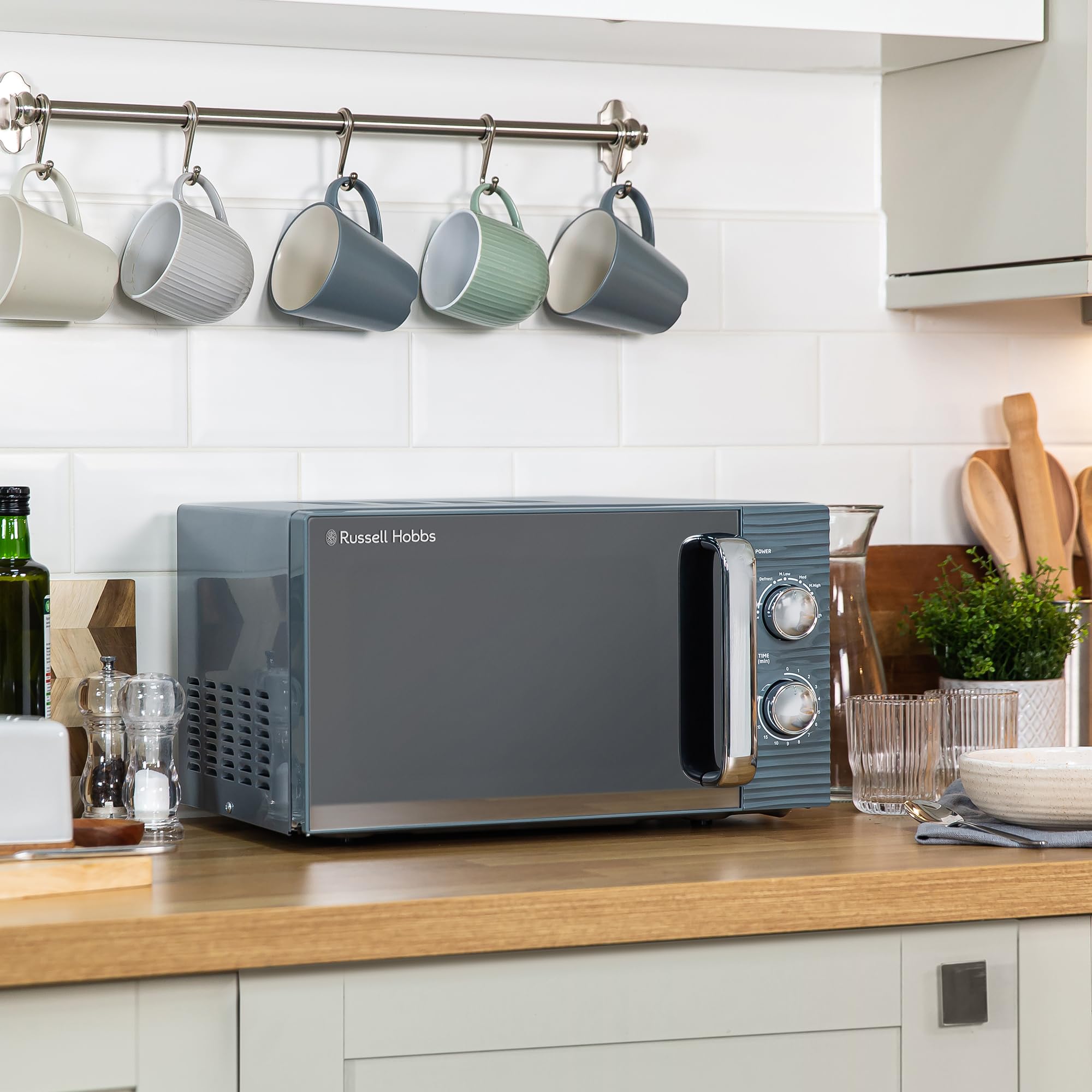 Forno a Microonde Manuale Solo Russell Hobbs RHM1731G Inspire da 17L e 700W, Grigio, con 5 Livelli di Potenza, Timer, Funzione Scongelamento, Facile da Pulire.