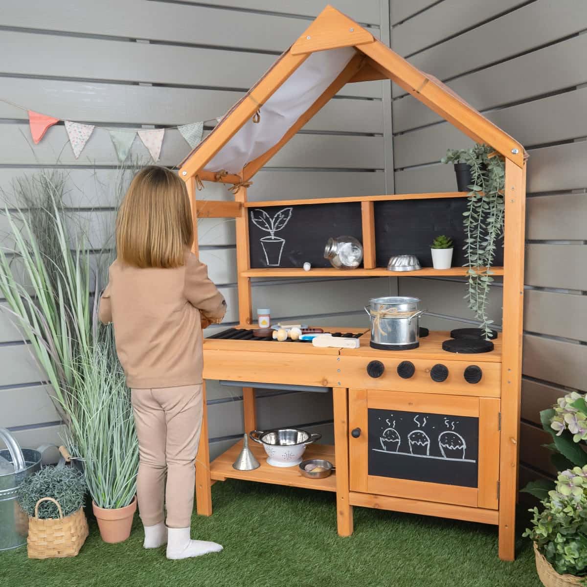 Meppi Matschküche aus Holz mit Grill, Herdplatten und Dach - Outdoorküche für Kinder