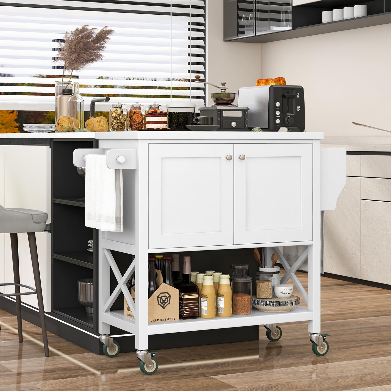 GYMAX Carrello da Cucina con Ruote, Isola da Cucina a 3 Ripiani con Armadietto a 2 Porte, Portaspezie e Portasciugamani, Credenza Portavivande in Legno per Cucina, Bar, 100 x 38 x 87 cm, Bianco