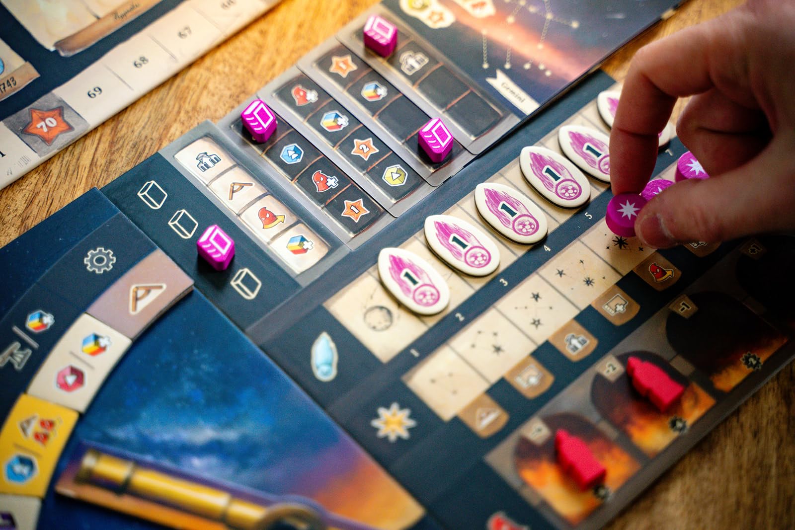 Capstone Games | Galileo Galilei | Juego de Mesa | Eurogame de Selección de Acciones para Toda la Familia | 1–4 Jugadores | Edades 14+ | Inglés