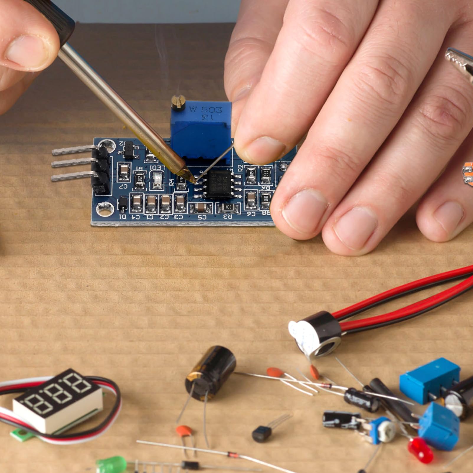 BESPORTBLE Module Amplificateur De Charge Pour Capteur De Déformation Avec Sortie De Tension - Détection De Flexion - Compatible Avec Jauge De Contrainte 350 Ohms Idéal Pour Tests De Bending