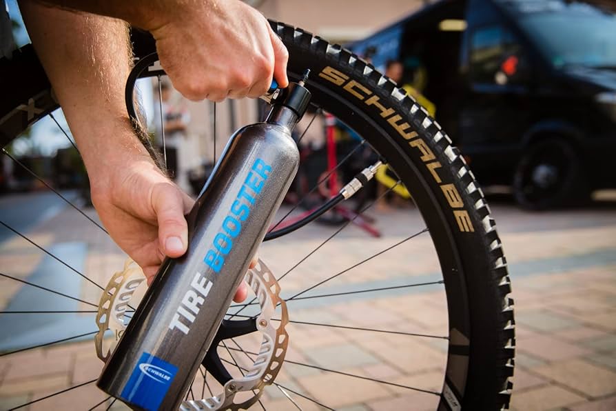 シュワルベ　SCHWALBE TIRE BOOSTER Amazon.co.jp: Schwalbe TIRE Booster Tubeless Inflator with