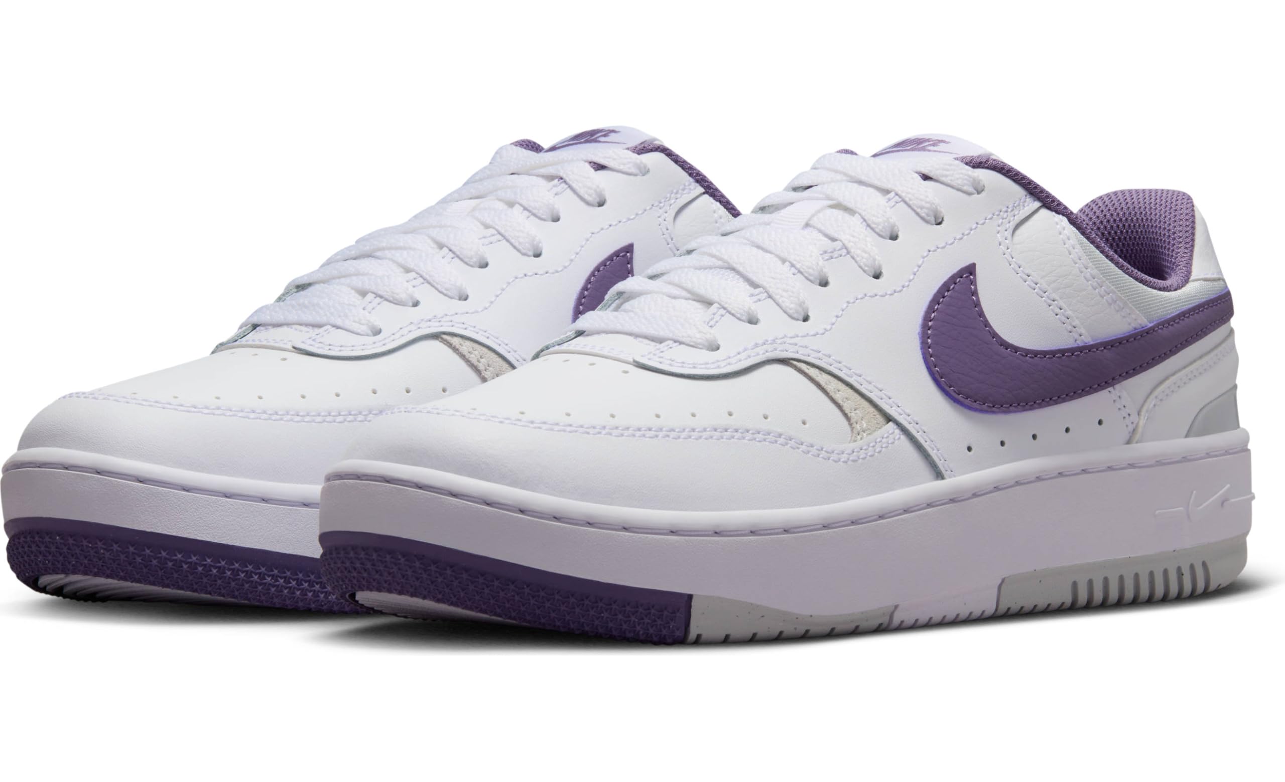 NIKE Women's Gamma Force Sneaker