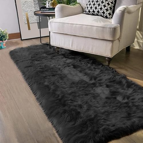 Latepis Alfombra rectangular de piel de oveja sintética de 2 x 8 pies, lavable, esponjosa para dormitorio, decoración del hogar, color negro,