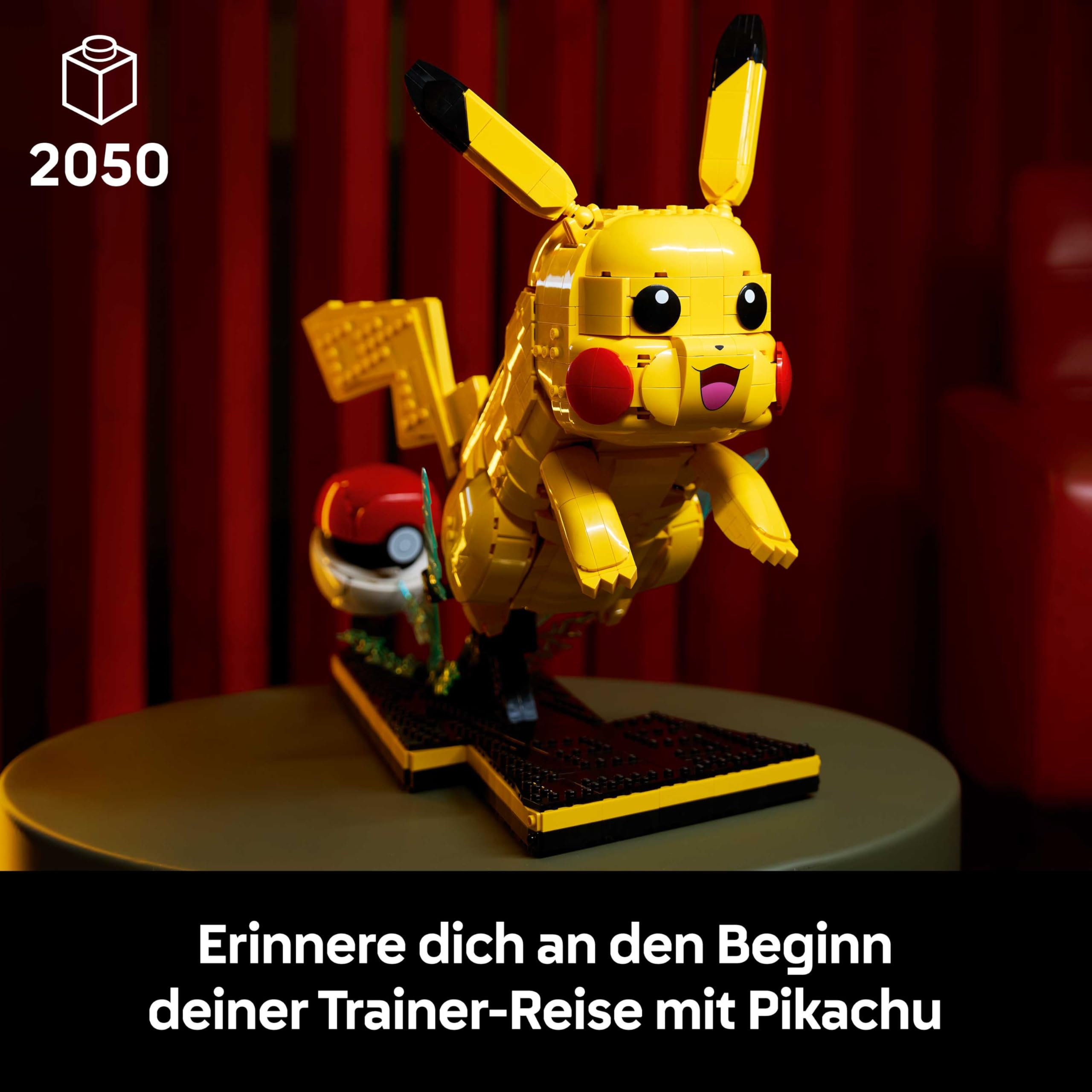 LEGO Pokémon Pikachu und Pokéball - Bauset für Erwachsene - Modellbau mit beweglicher Anime Figur und dynamischem Ständer - DIY Deko für Zimmer oder Schreibtisch - Geschenk für Gaming Fans - 72152