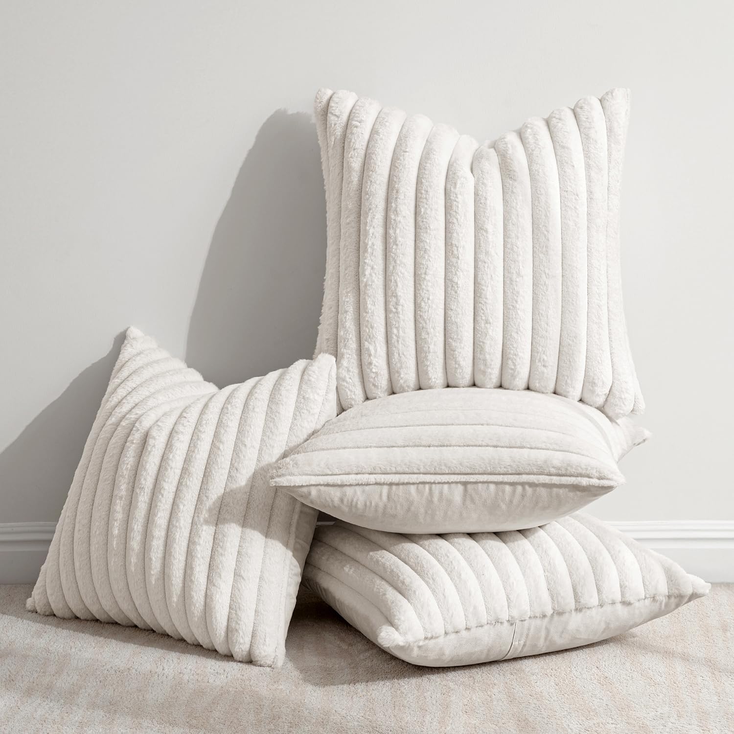MIULEE Set di 4 Federe per Cuscini 50x50 Serie Bianco in Peluche | Super Morbido Copricuscini Decorativi per Divano Camera da Letto e Casa Federa Cuscini Quadrate Moderno Cuscino