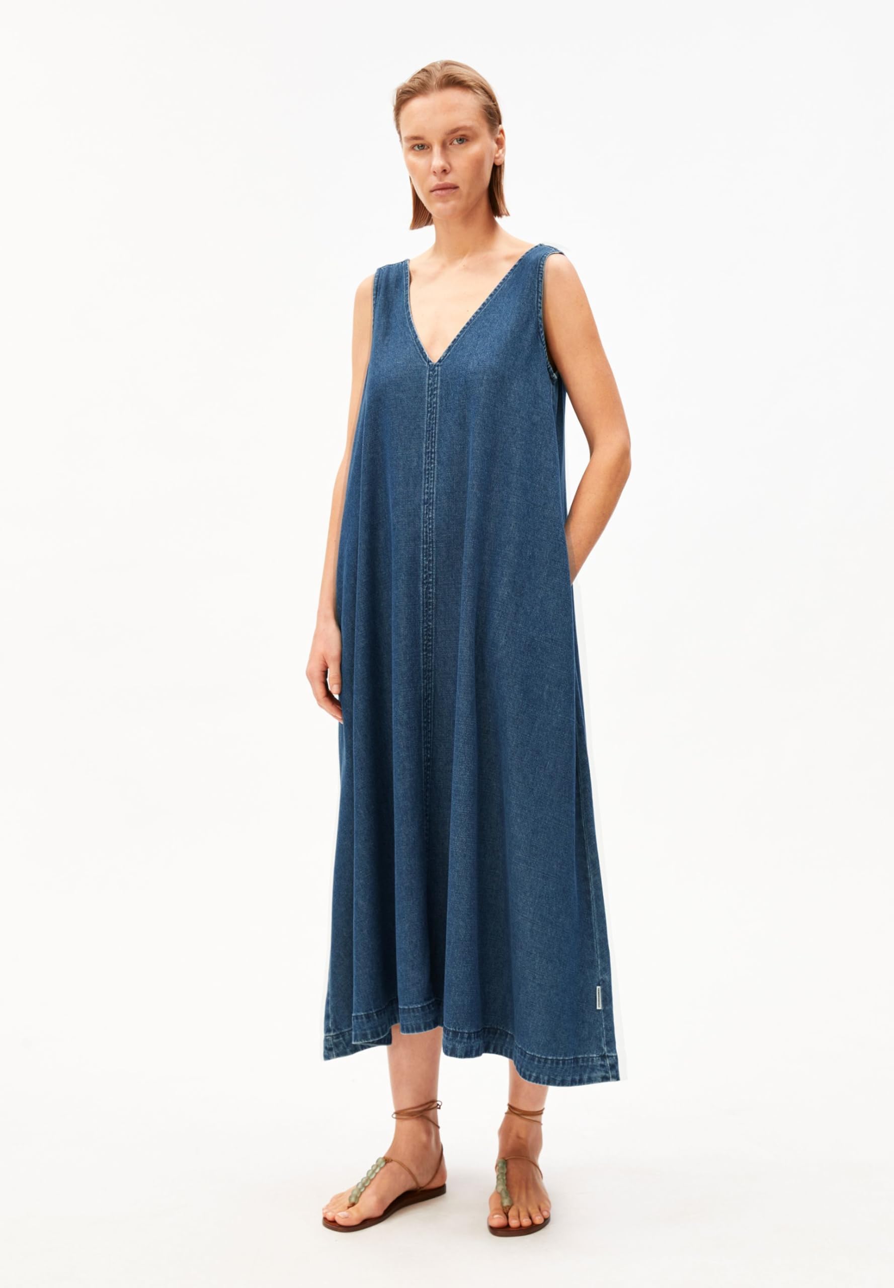 ARMEDANGELS Damen Jeanskleid aus Bio-Baumwoll Mix Denim V-Neck Loose Fit